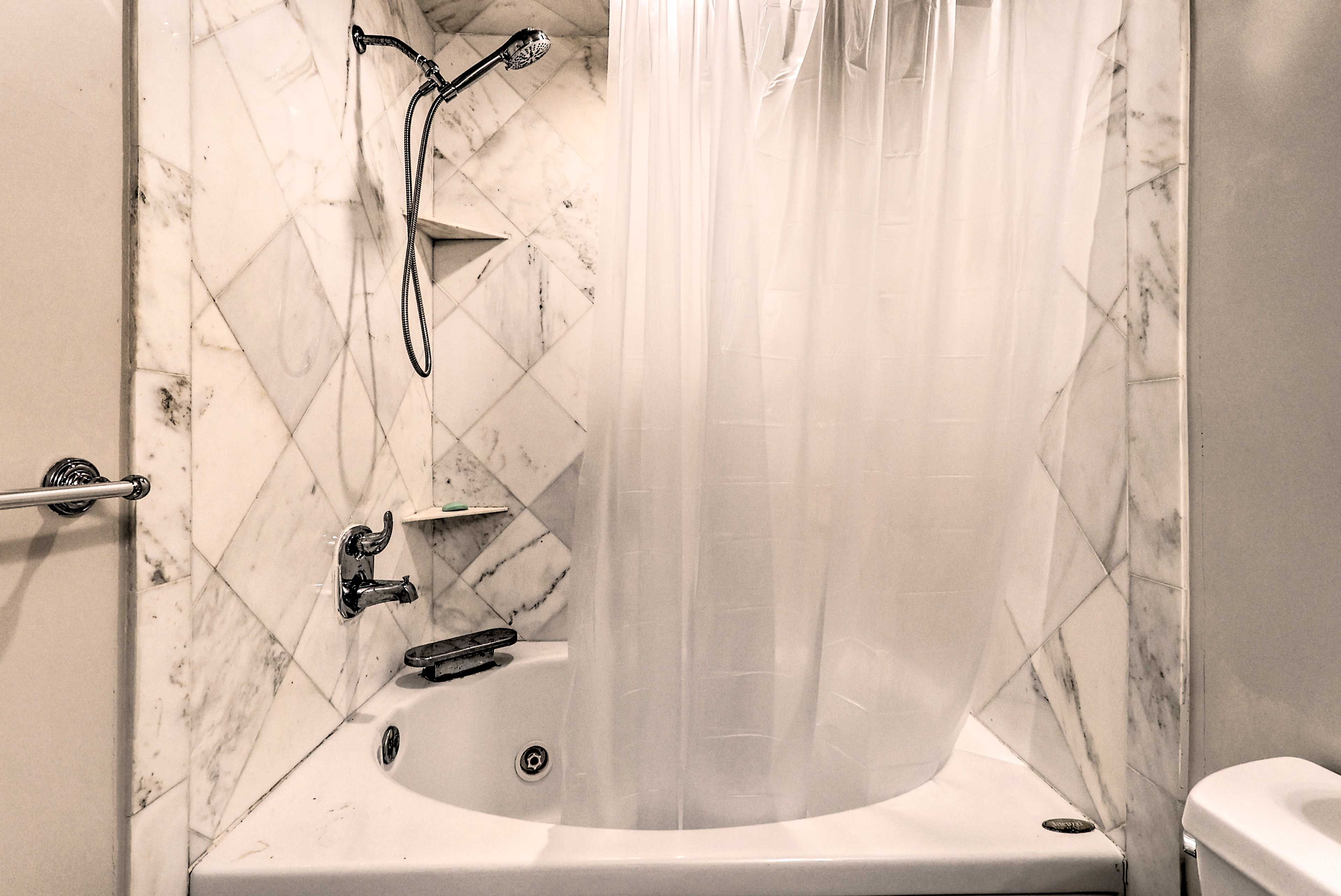 Full Bathroom | Jetted Tub