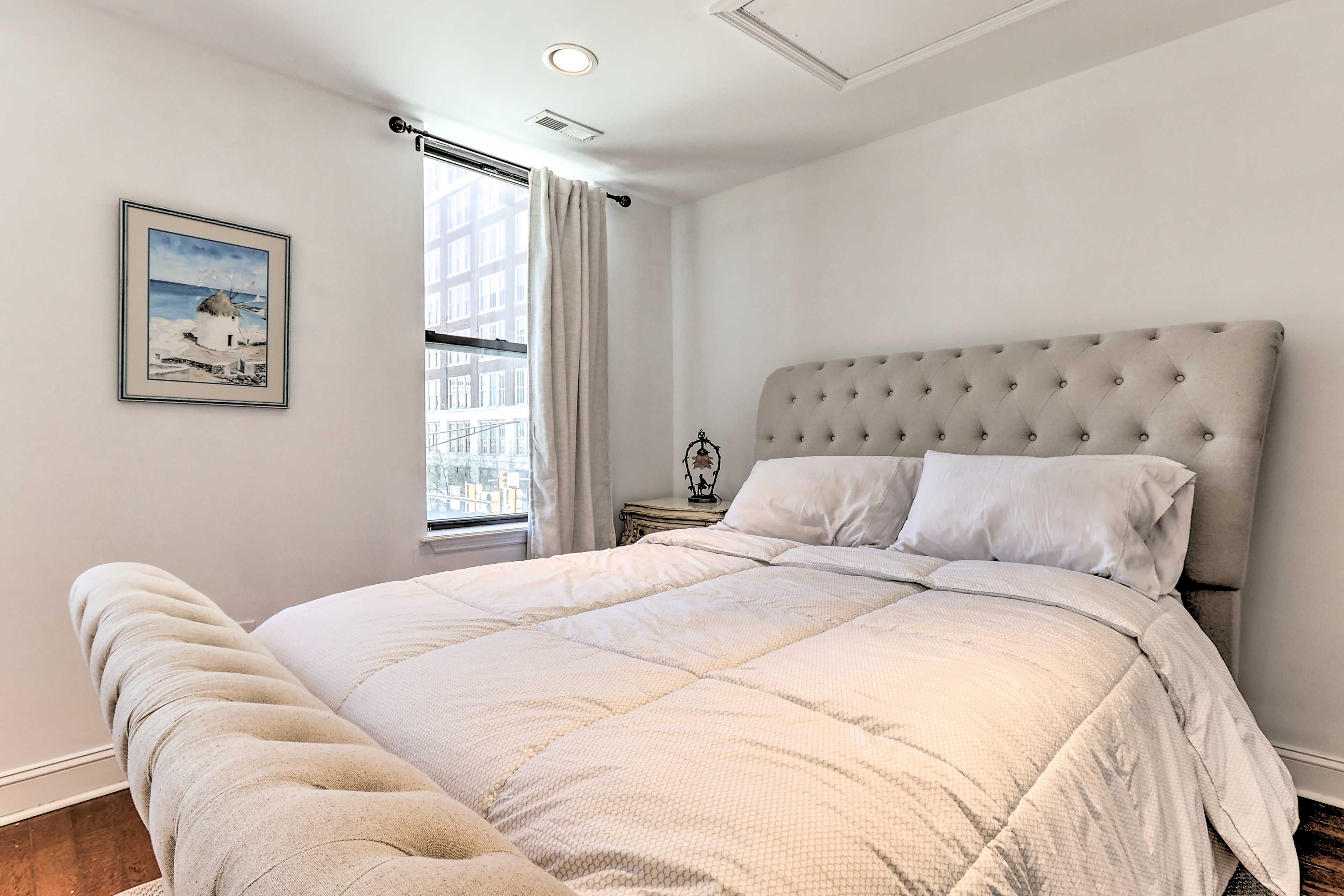 Bedroom 1 | Queen Bed