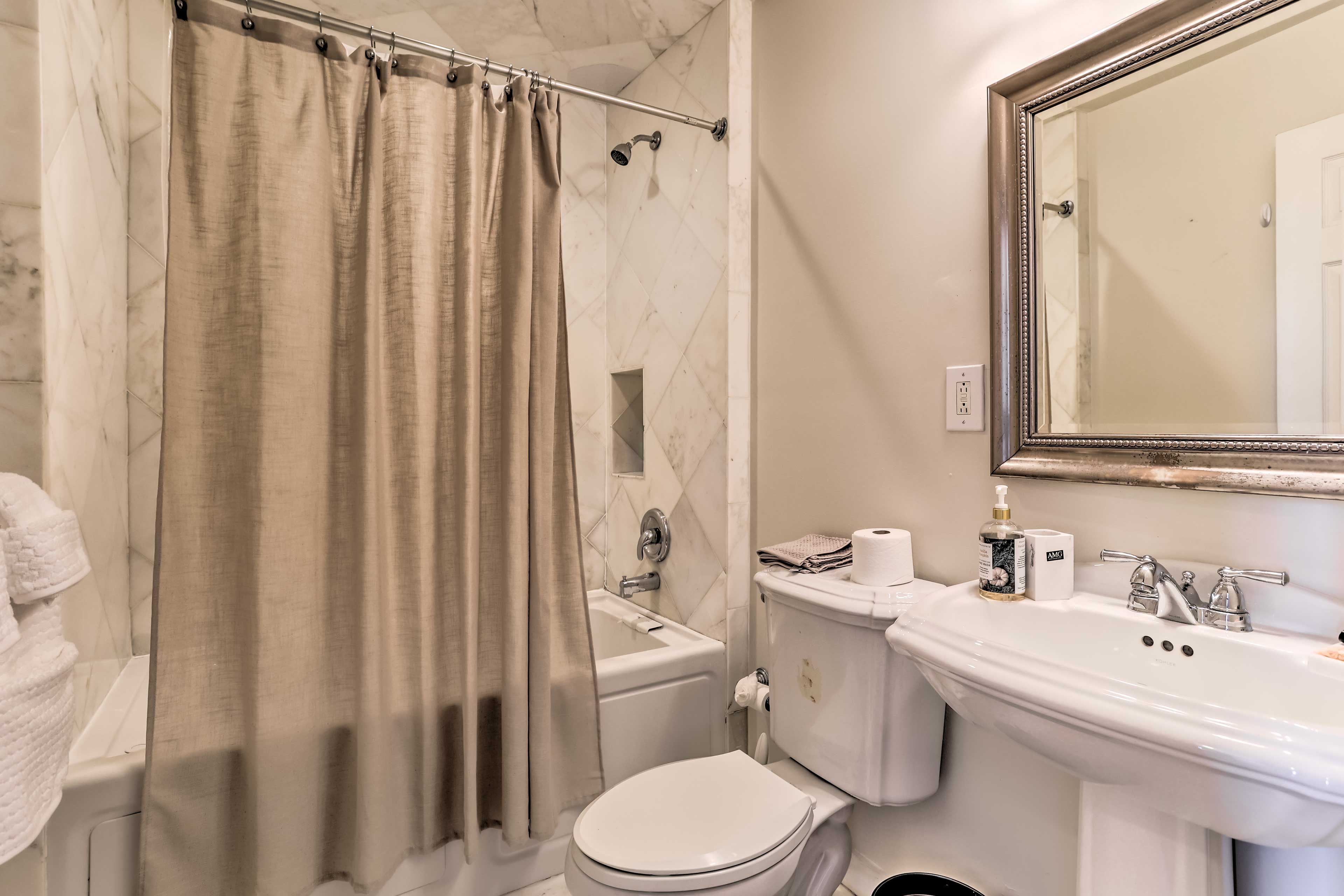 Full Bathroom | Jetted Tub