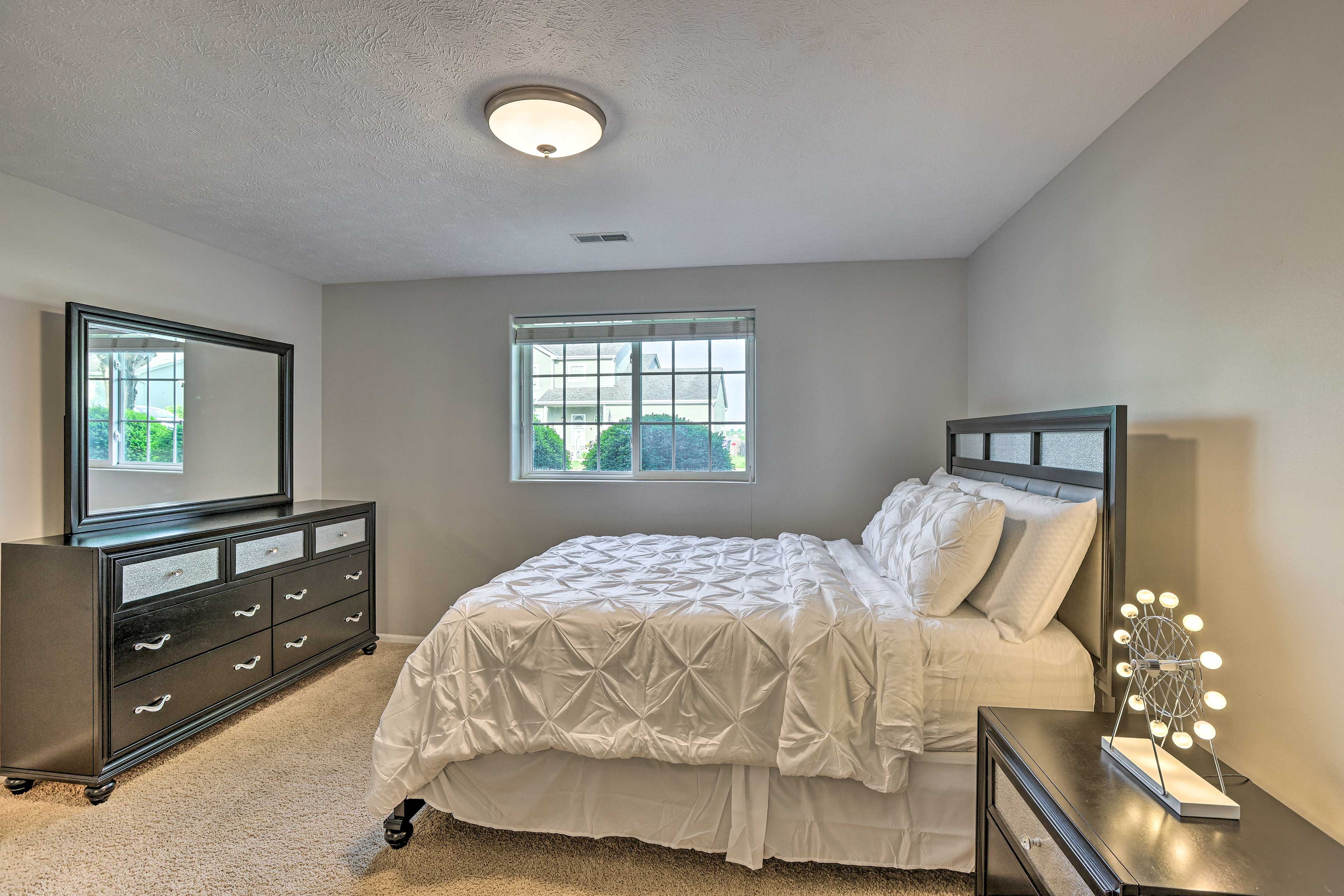 Bedroom 2 | Queen Bed