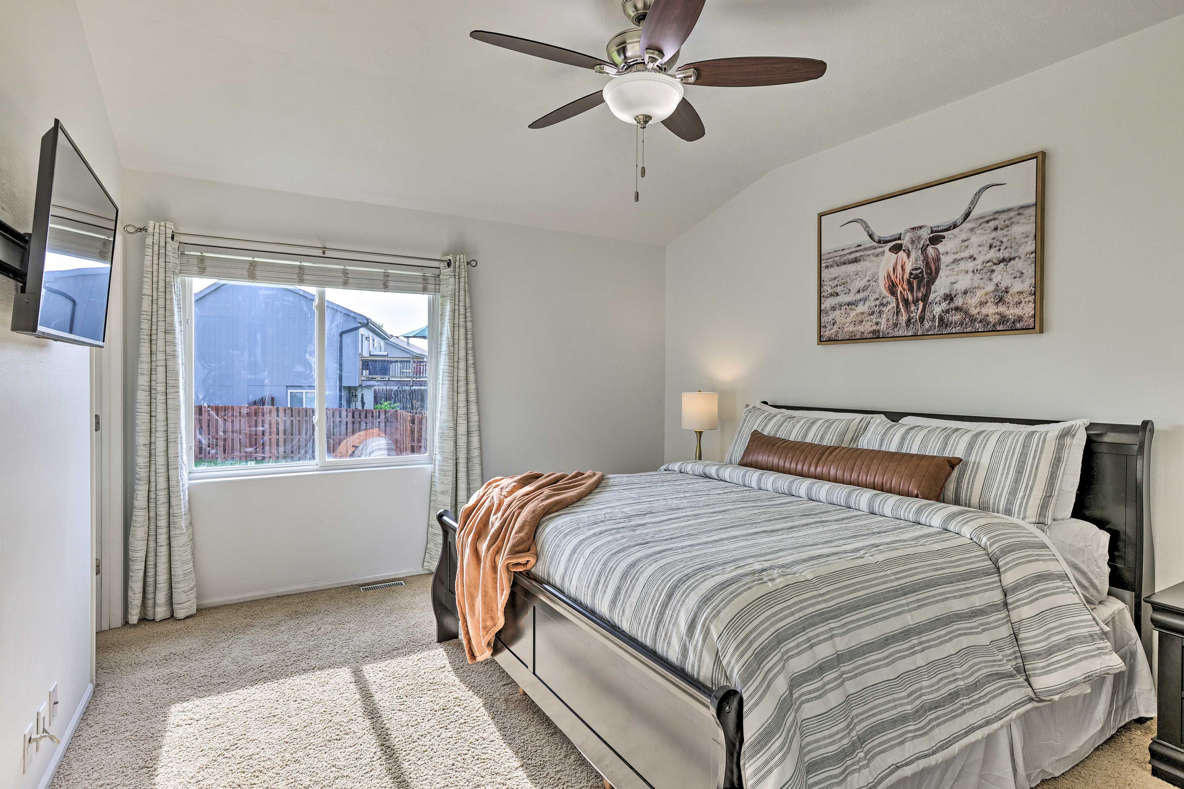 Bedroom 1 | King Bed | Linens & Towels | Full En-Suite Bathroom