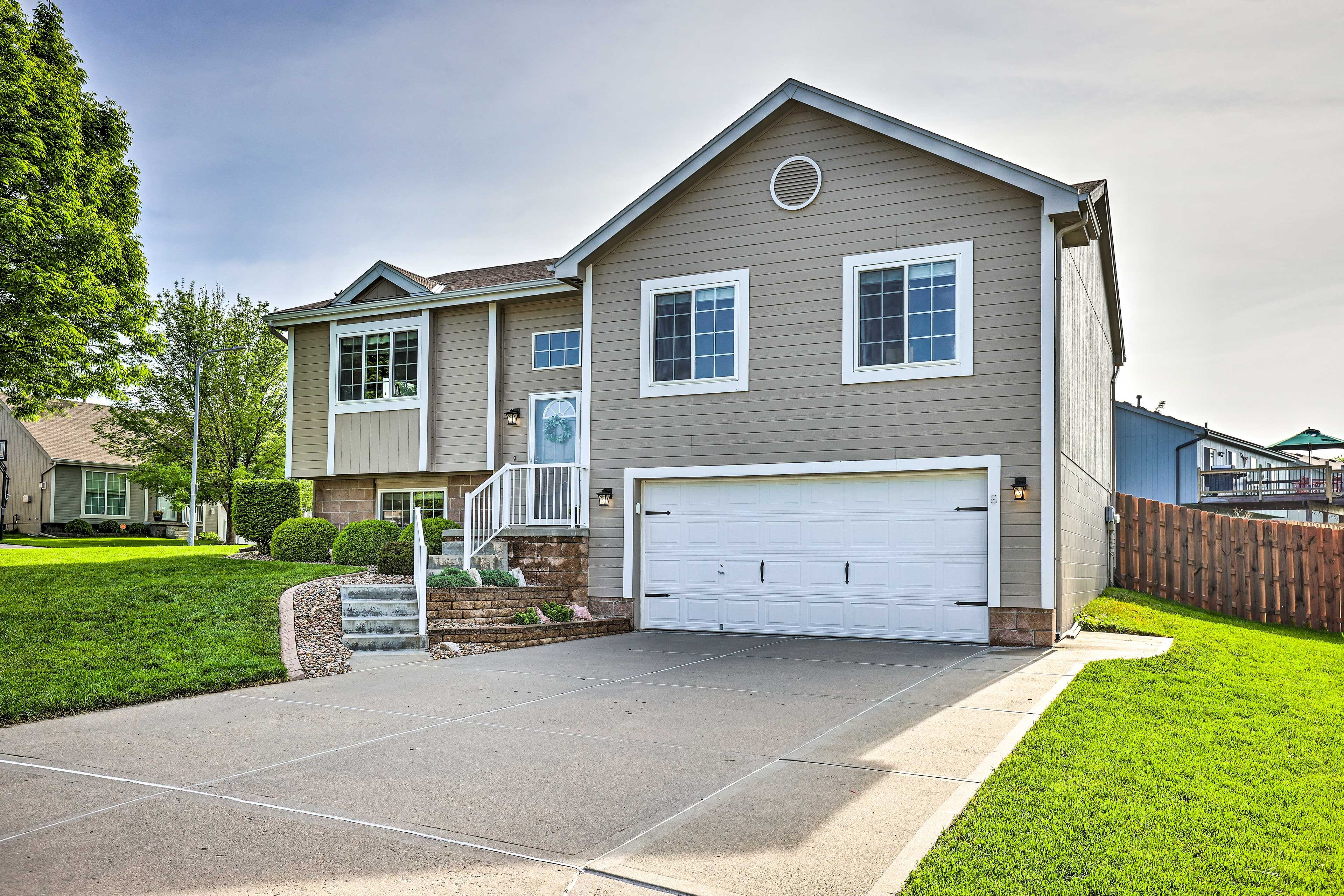 Parking | Driveway (4 Vehicles) | Garage Not Available