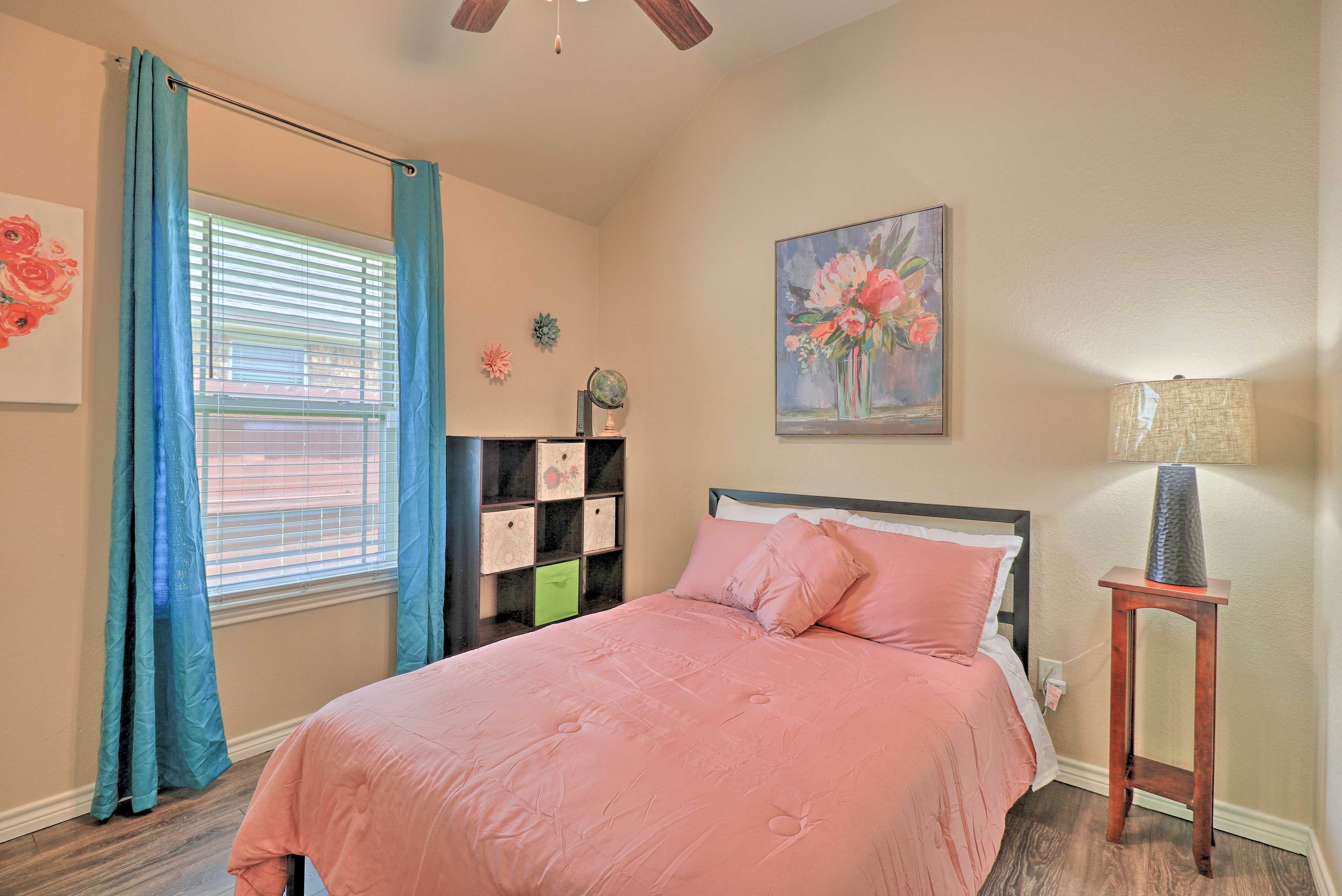 Bedroom 2 | Full Bed | Roku TV