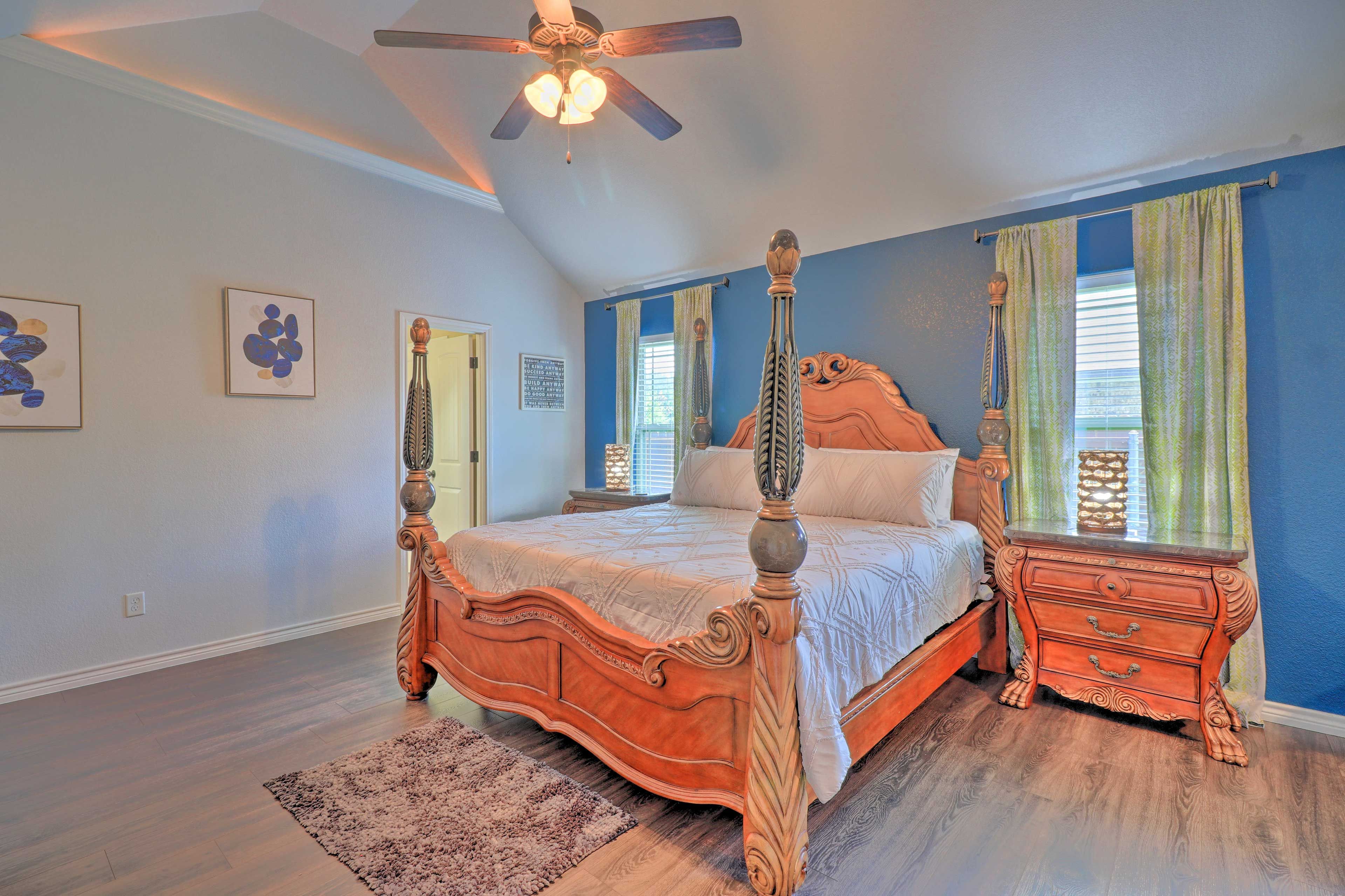Bedroom 1 | California King Bed | Roku TV | En-Suite Bathroom