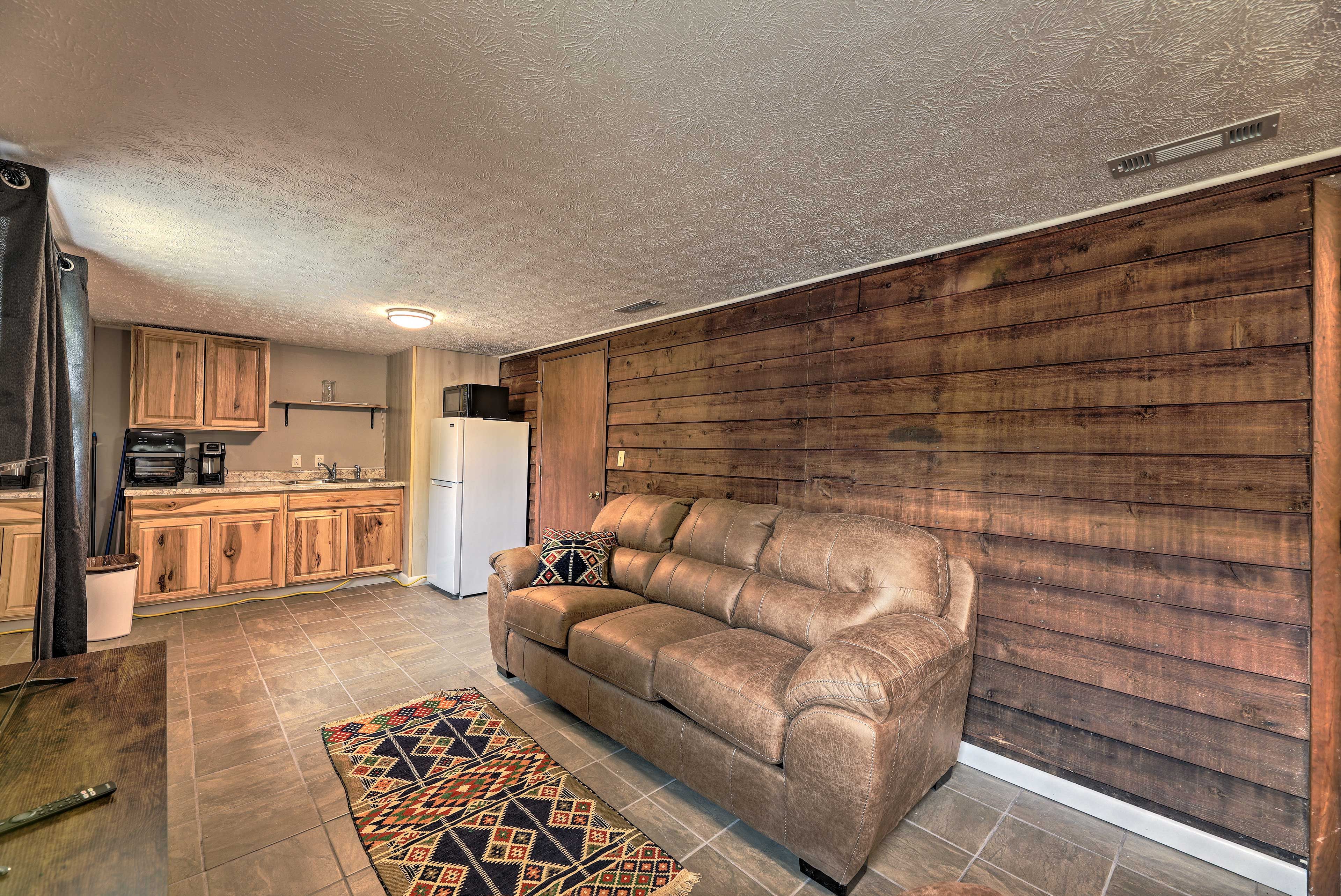 Living Room | Queen Sleeper Sofa | Linens Provided