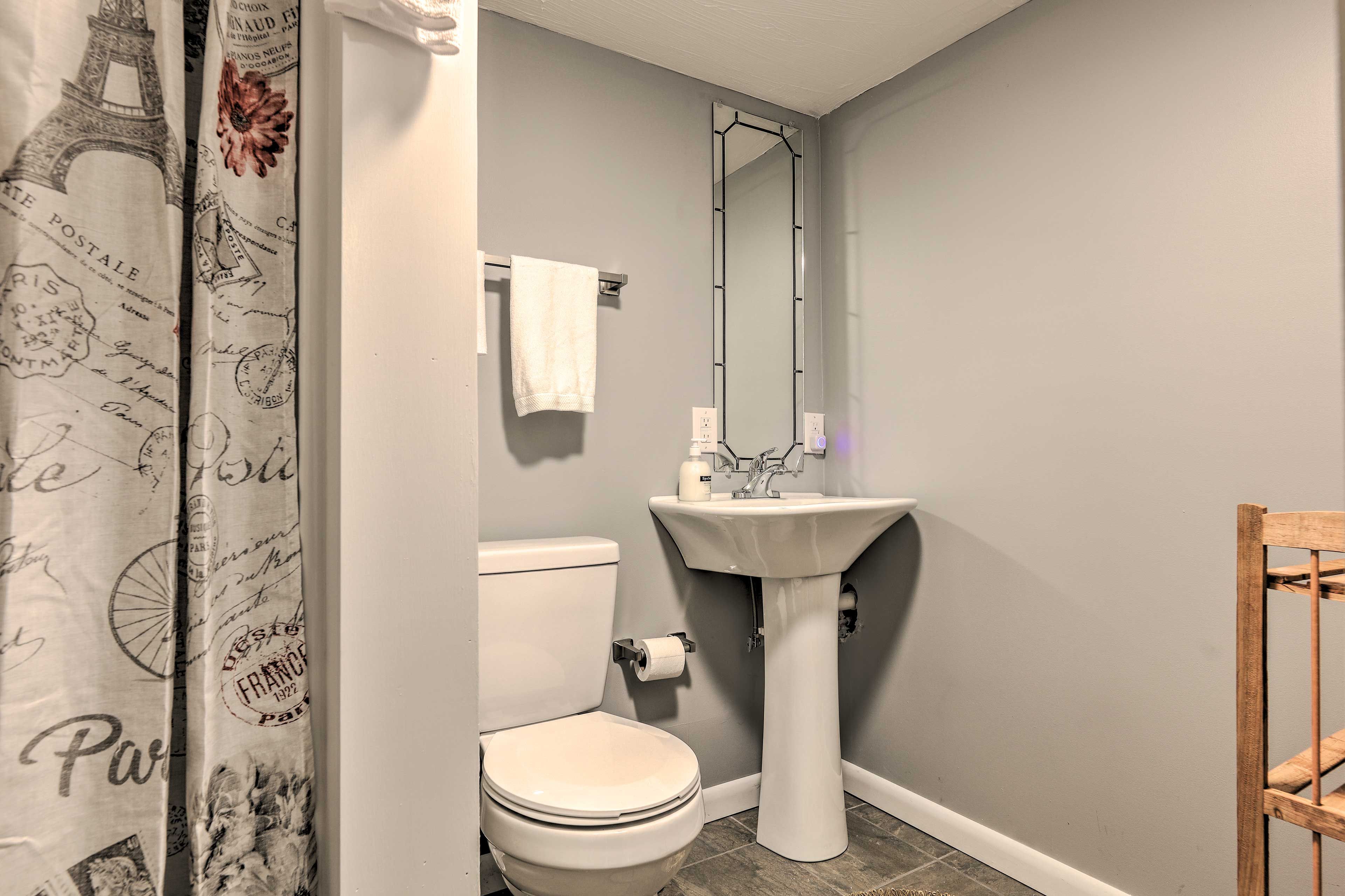 En-Suite Bathroom | Towels Provided