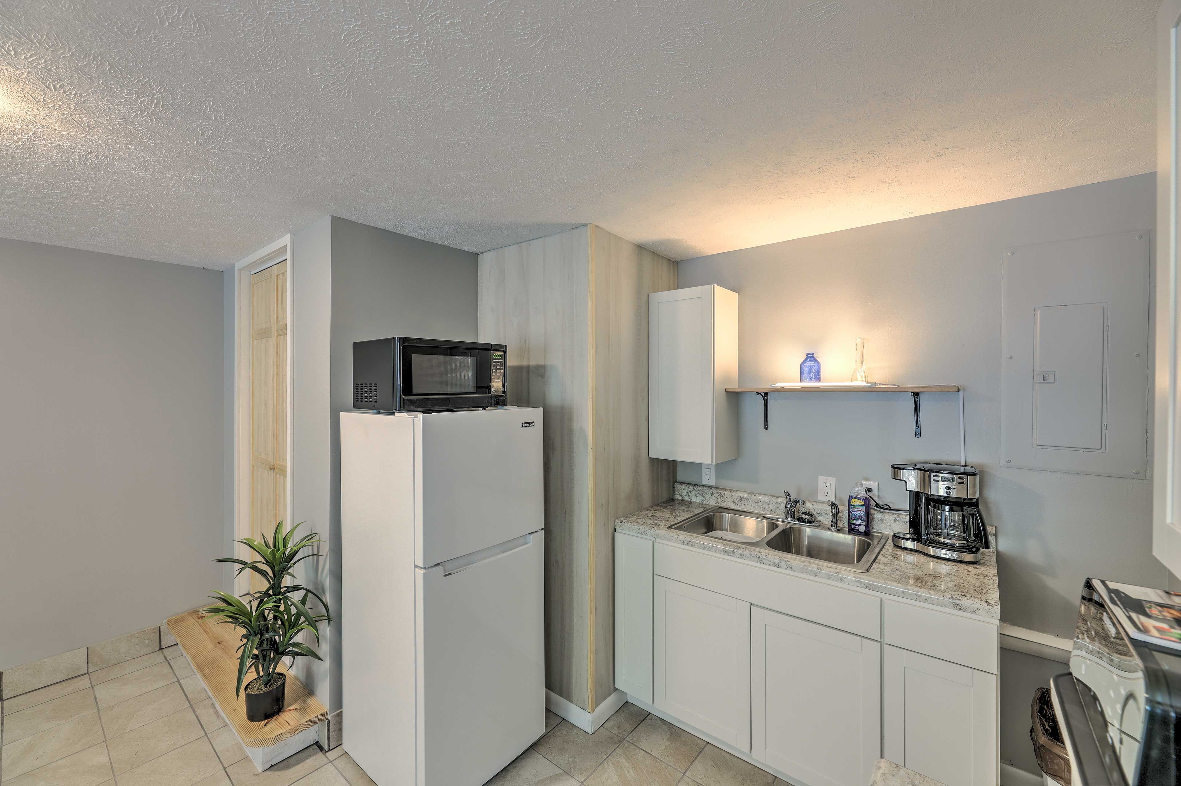 Kitchenette | Well-Equipped | Cooking Basics | Dishware & Flatware | Spices