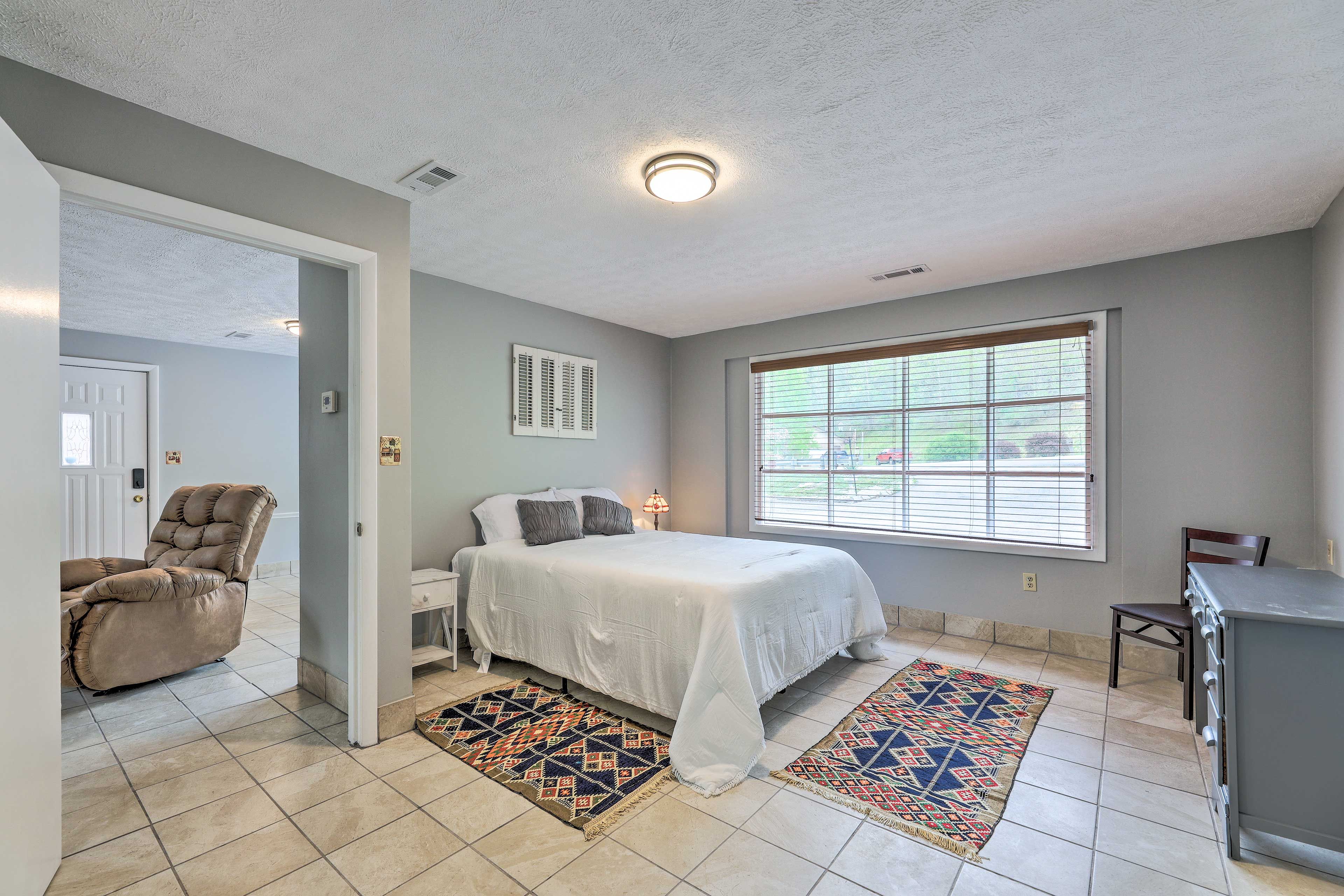 Bedroom | Queen Bed