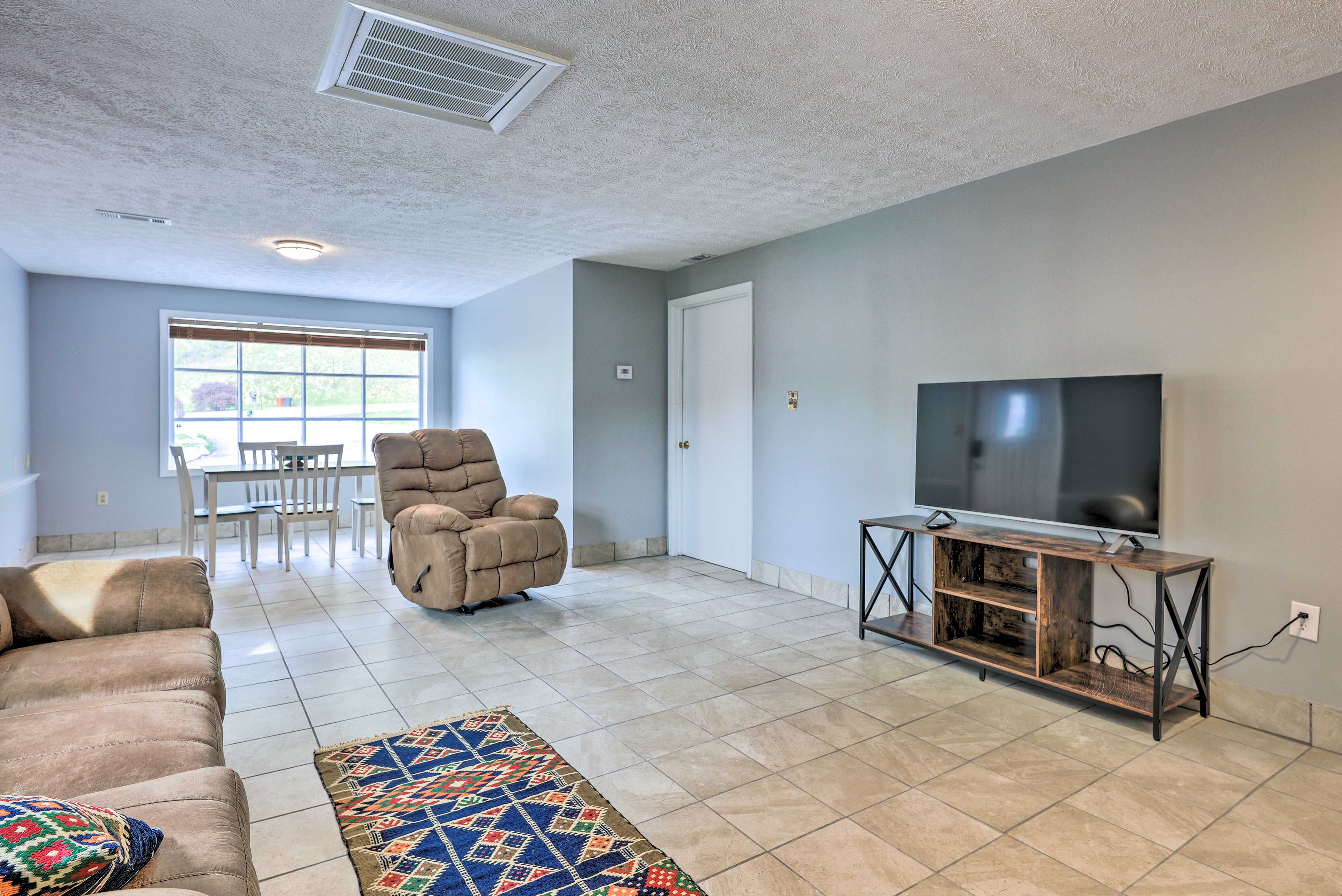 Hagerhill Vacation Rental | 1BR | 1BA | Step-Free Entry | 700 Sq Ft