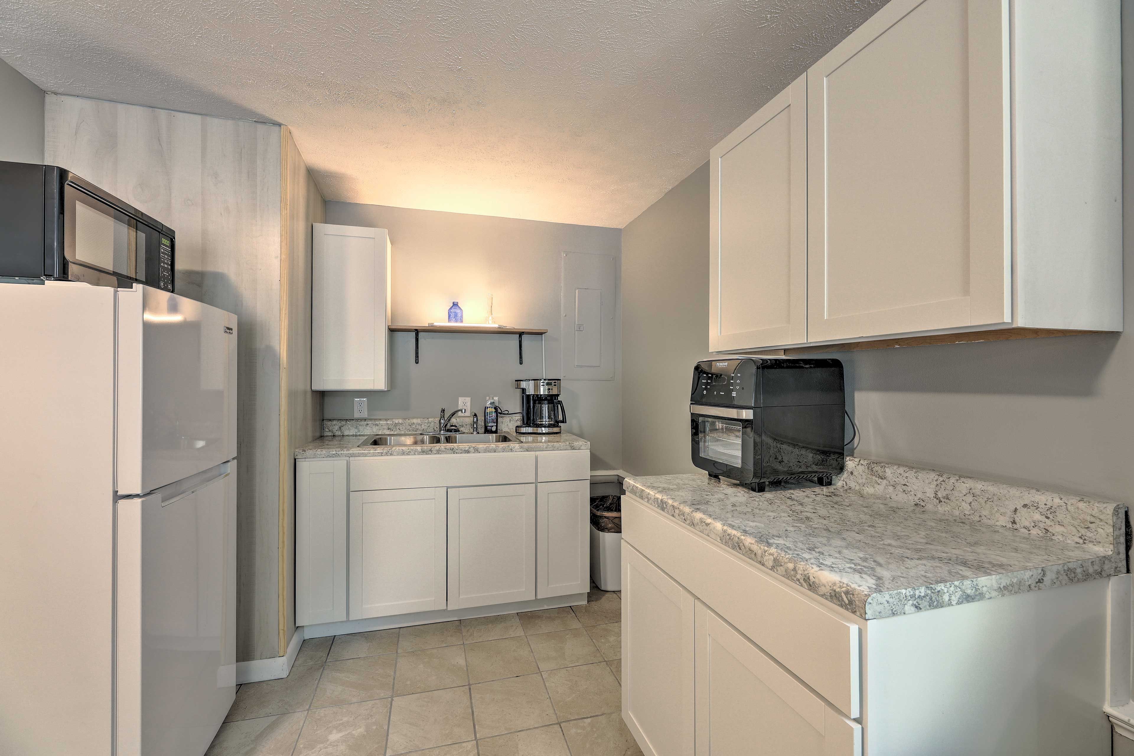 Kitchenette | Air Fryer Rotisserie Oven | Drip Coffee Maker | Coffee | Tea