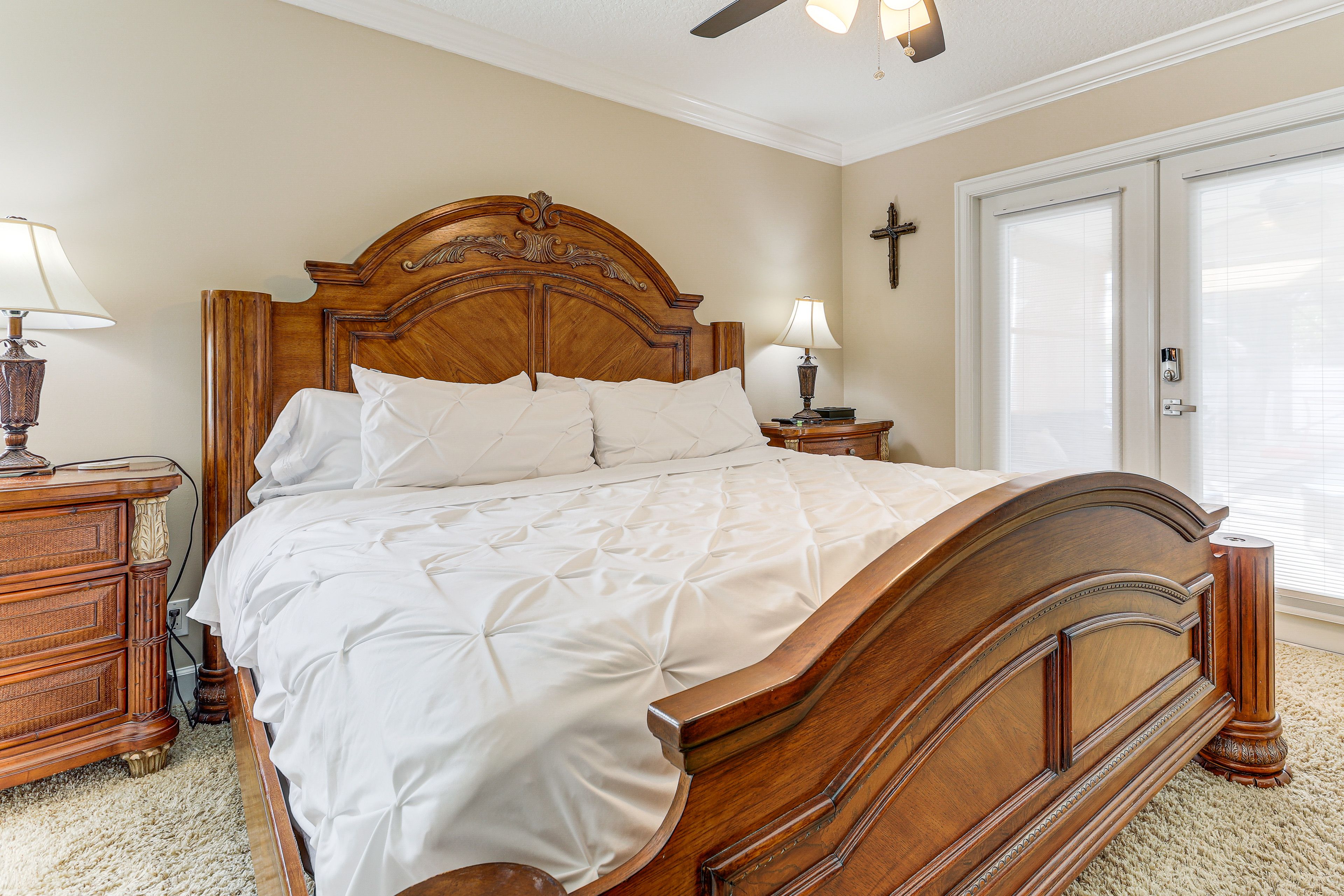 Bedroom 1 | King Bed | Main Floor | No Additional Steps to Access | Linens