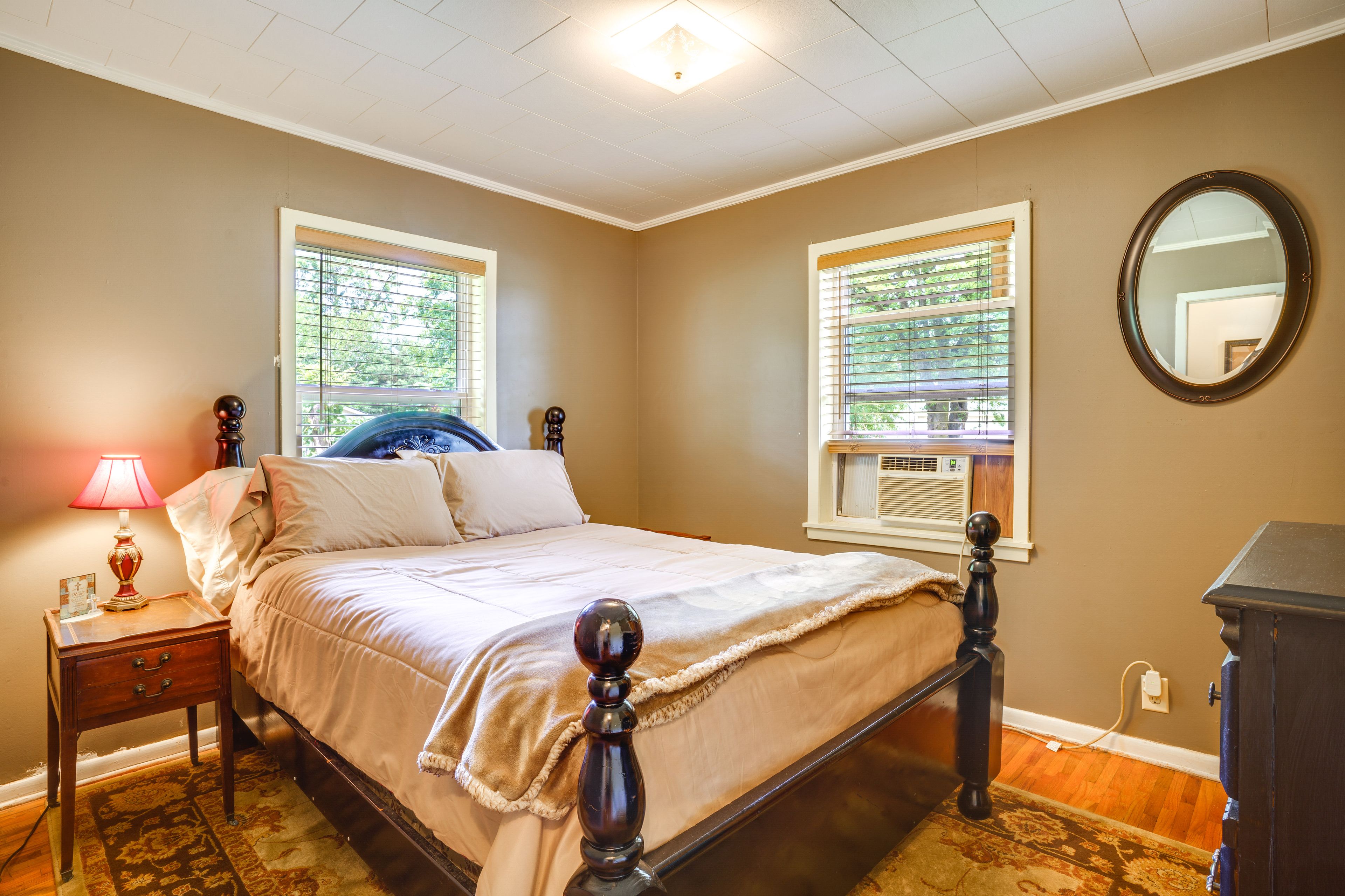 Bedroom 1 | Queen Bed