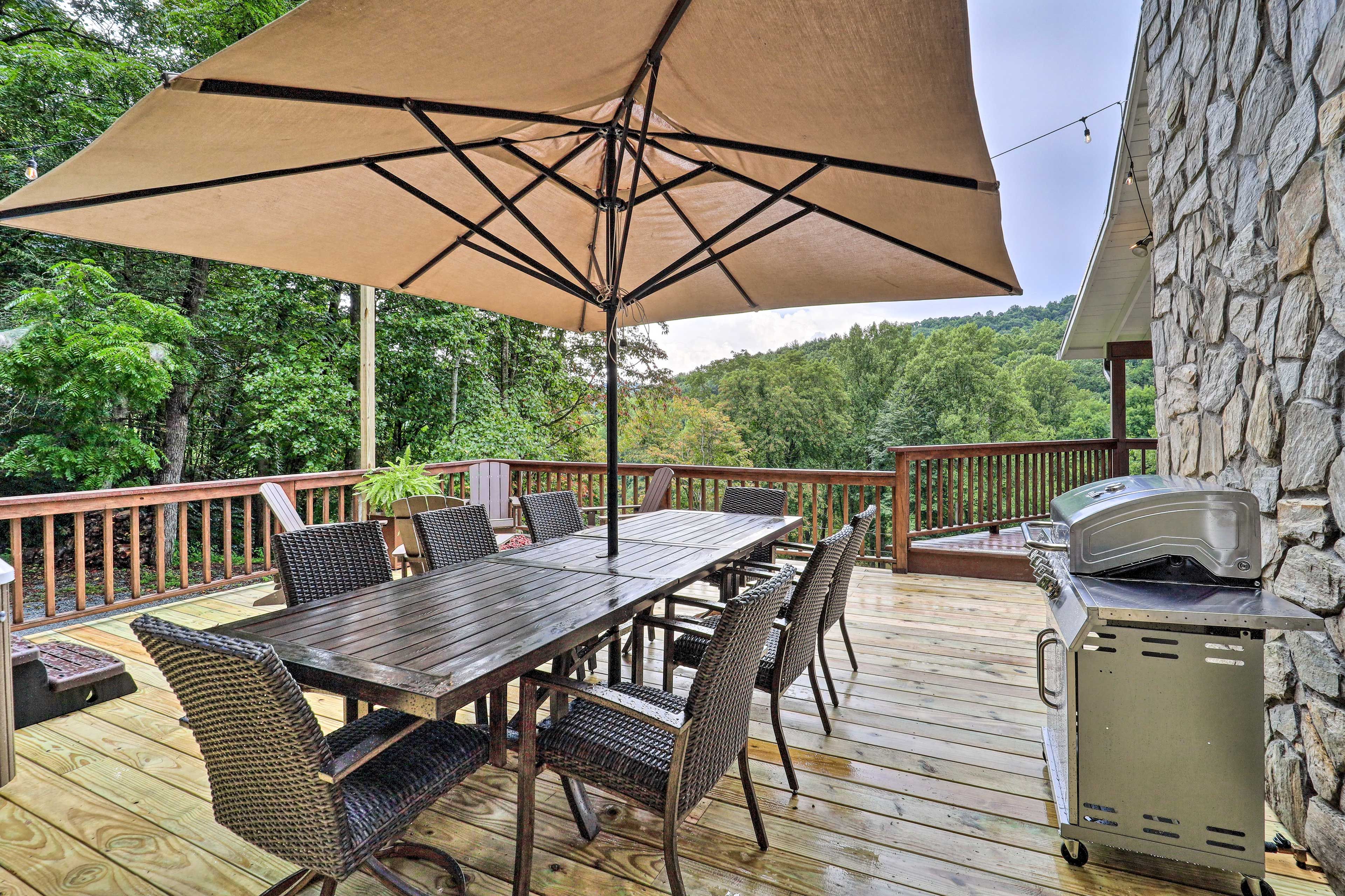 Private Deck | Hot Tub | Gas Grill | Cornhole