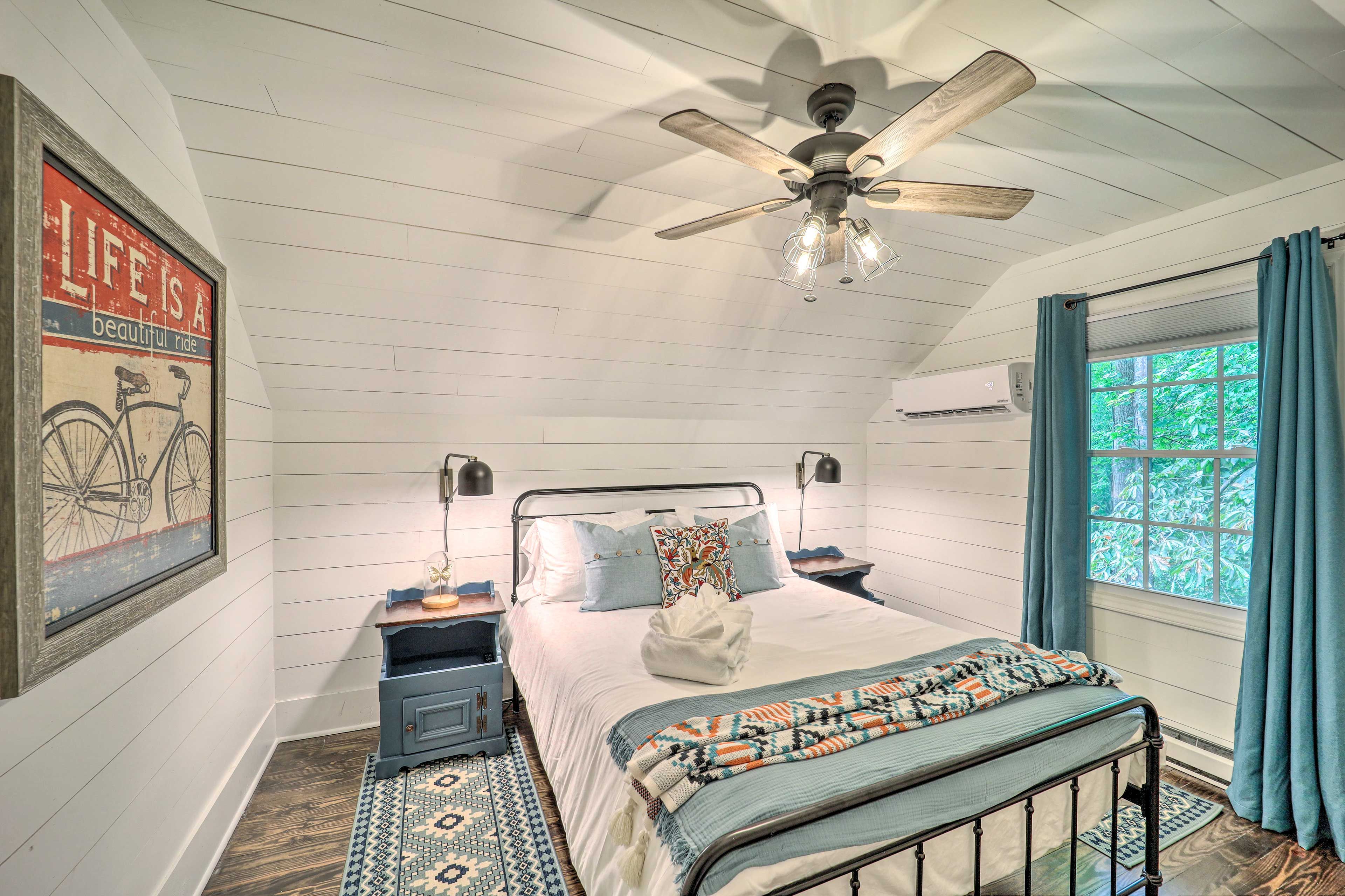 Bedroom 3 | Queen Bed | 2nd Floor | Linens Provided