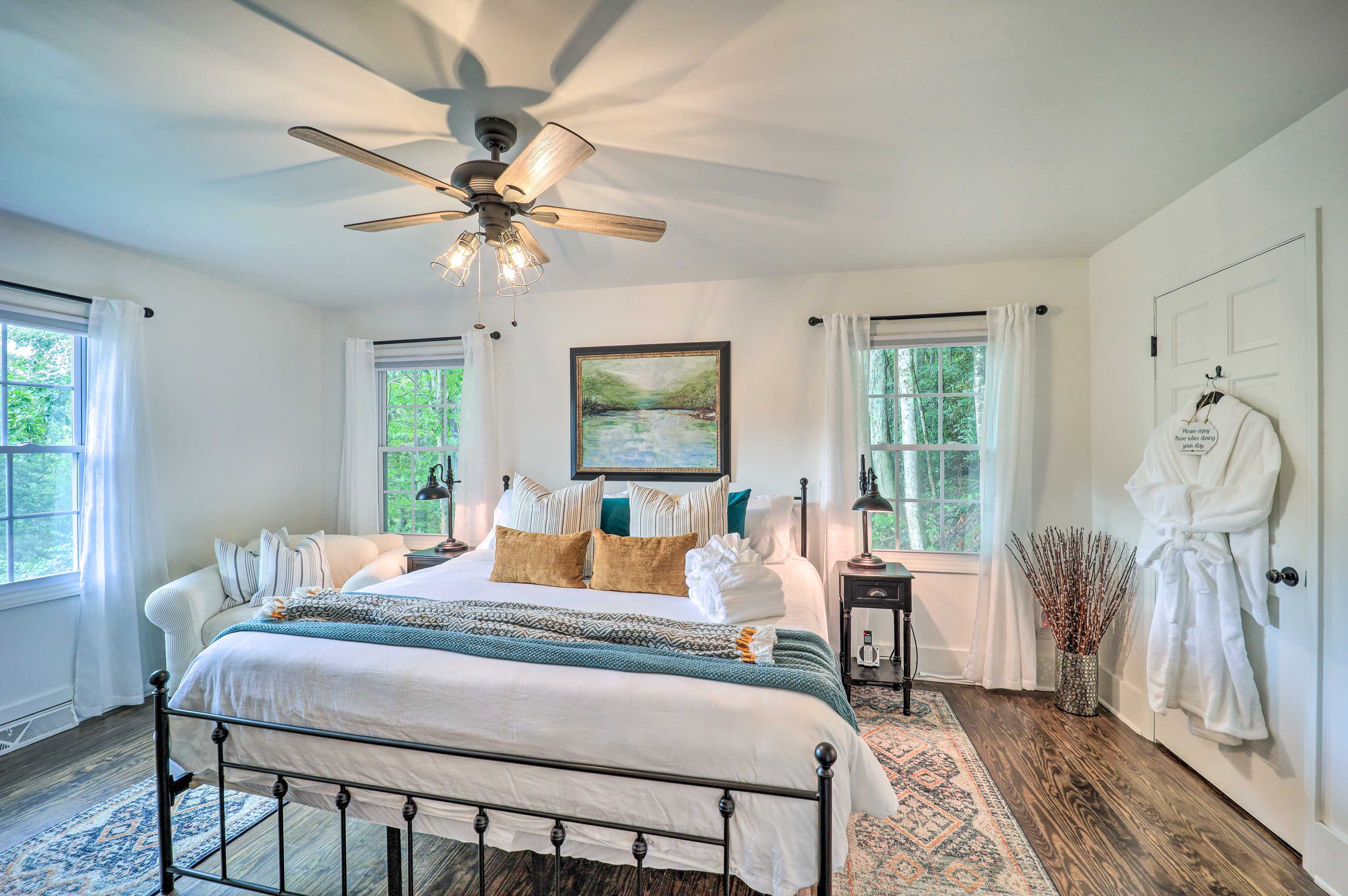 Bedroom 1 | King Bed | 1st Floor | En-Suite Bathroom