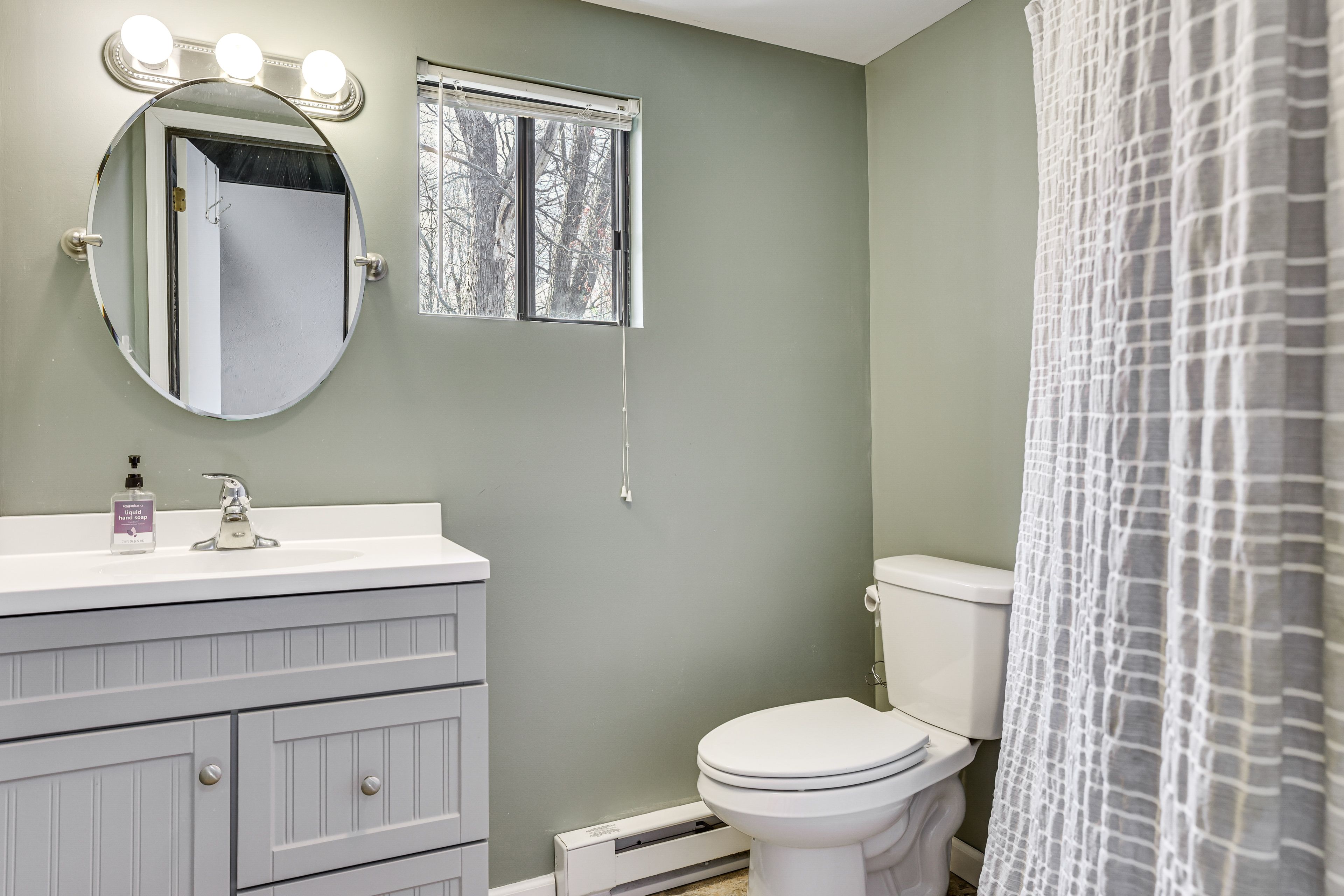 Bathroom | 2nd Floor