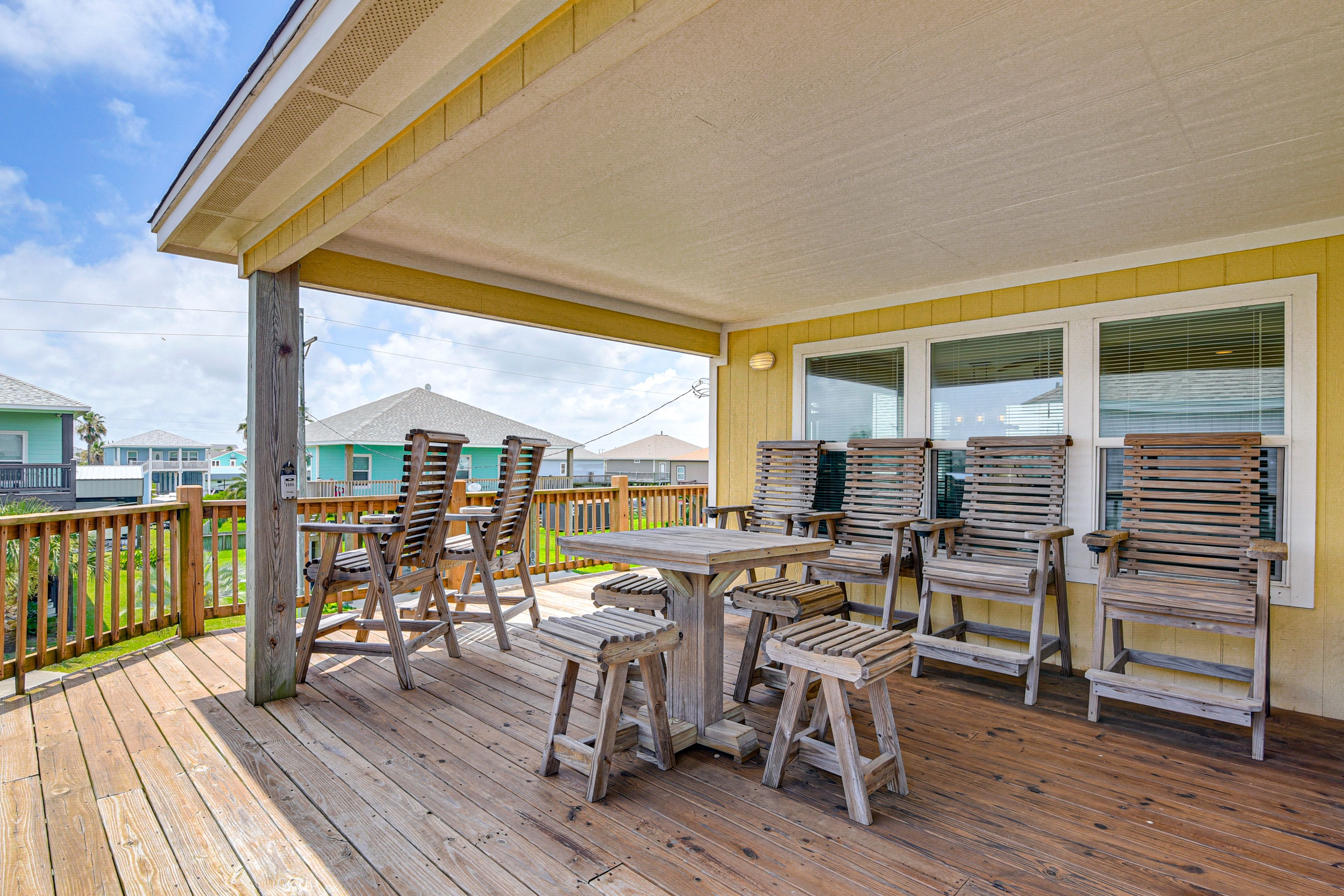 Deck | Shaded Seating Area
