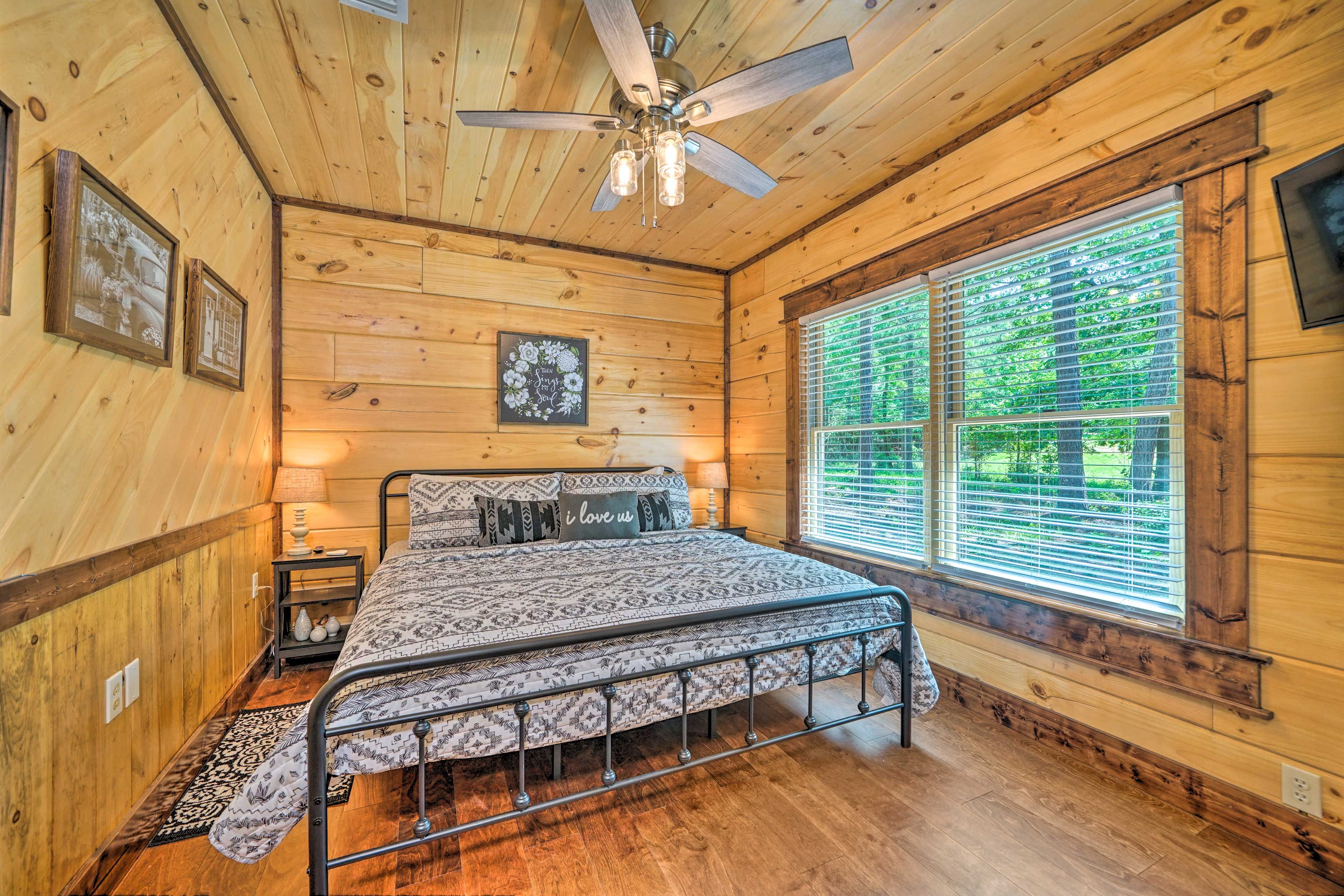 Bedroom 1 | King Bed | Smart TV w/ Cable