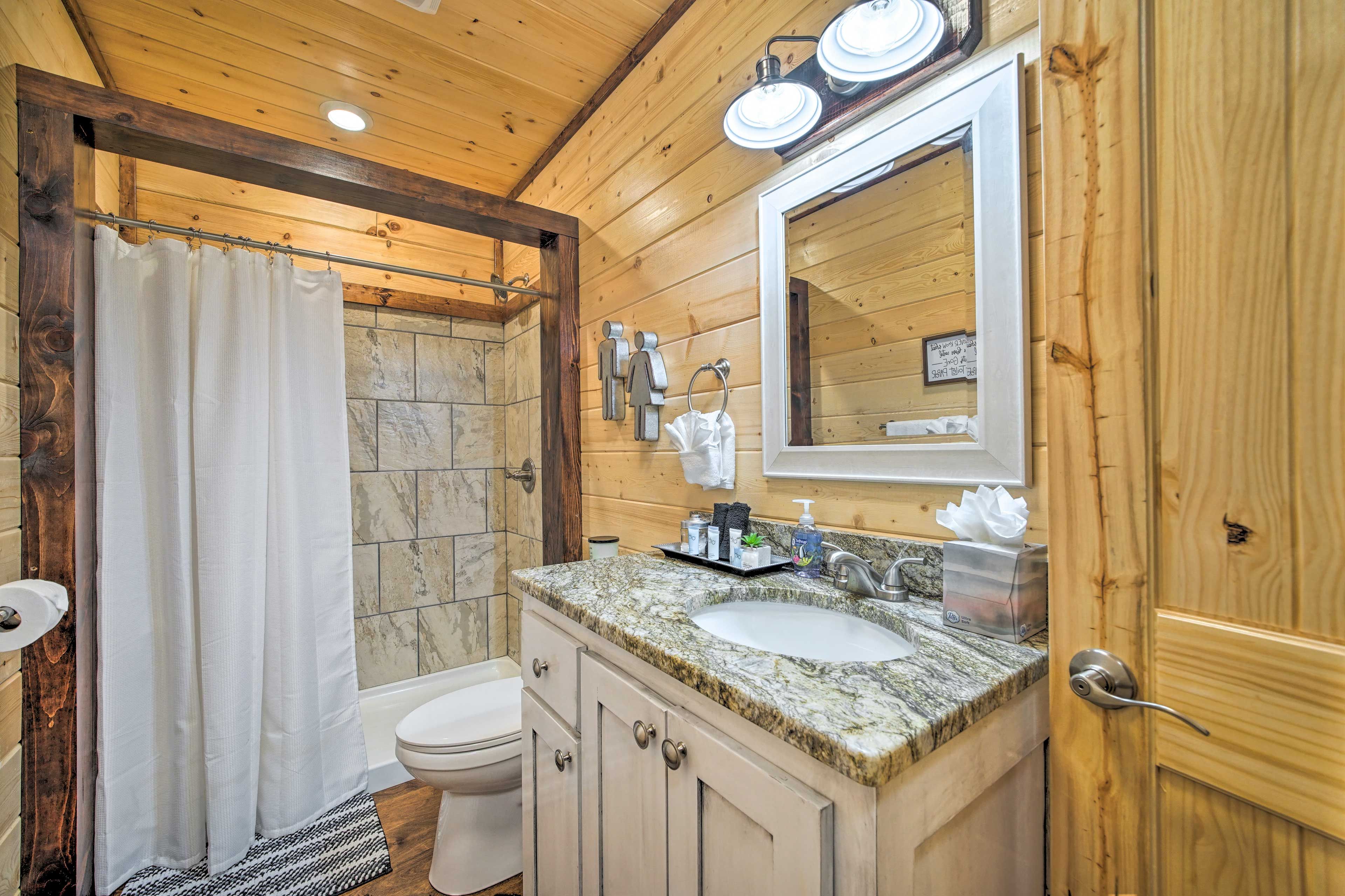 Full Bathroom | Complimentary Toiletries