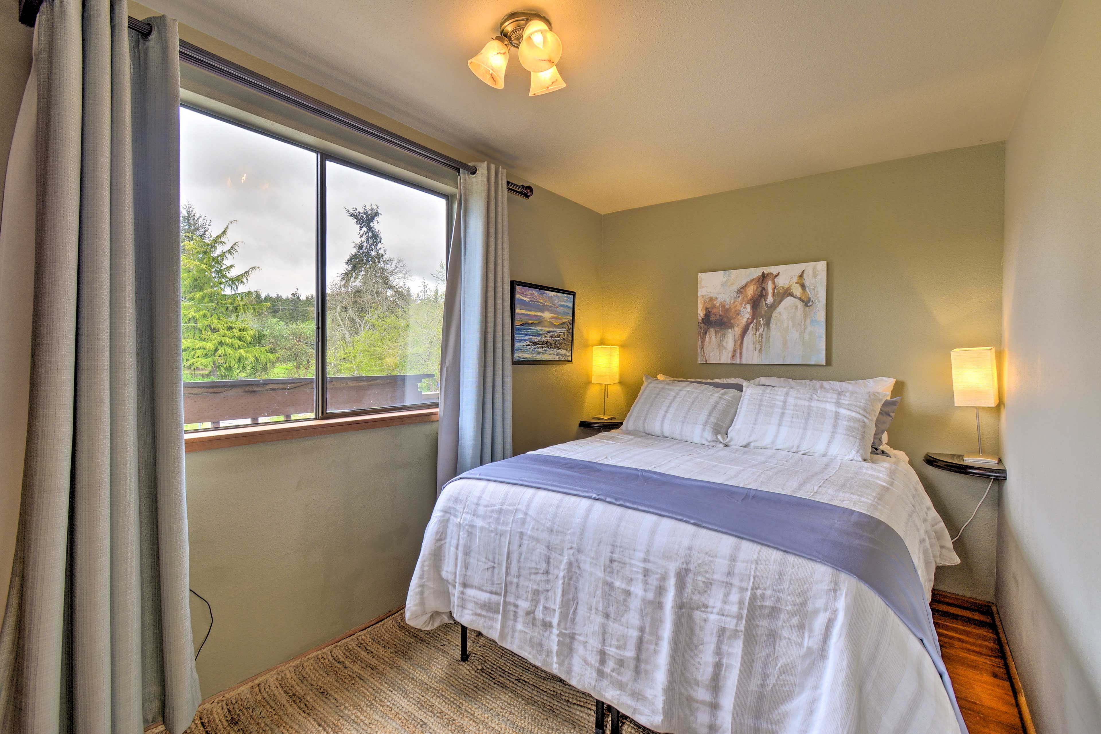 Bedroom | Queen Bed
