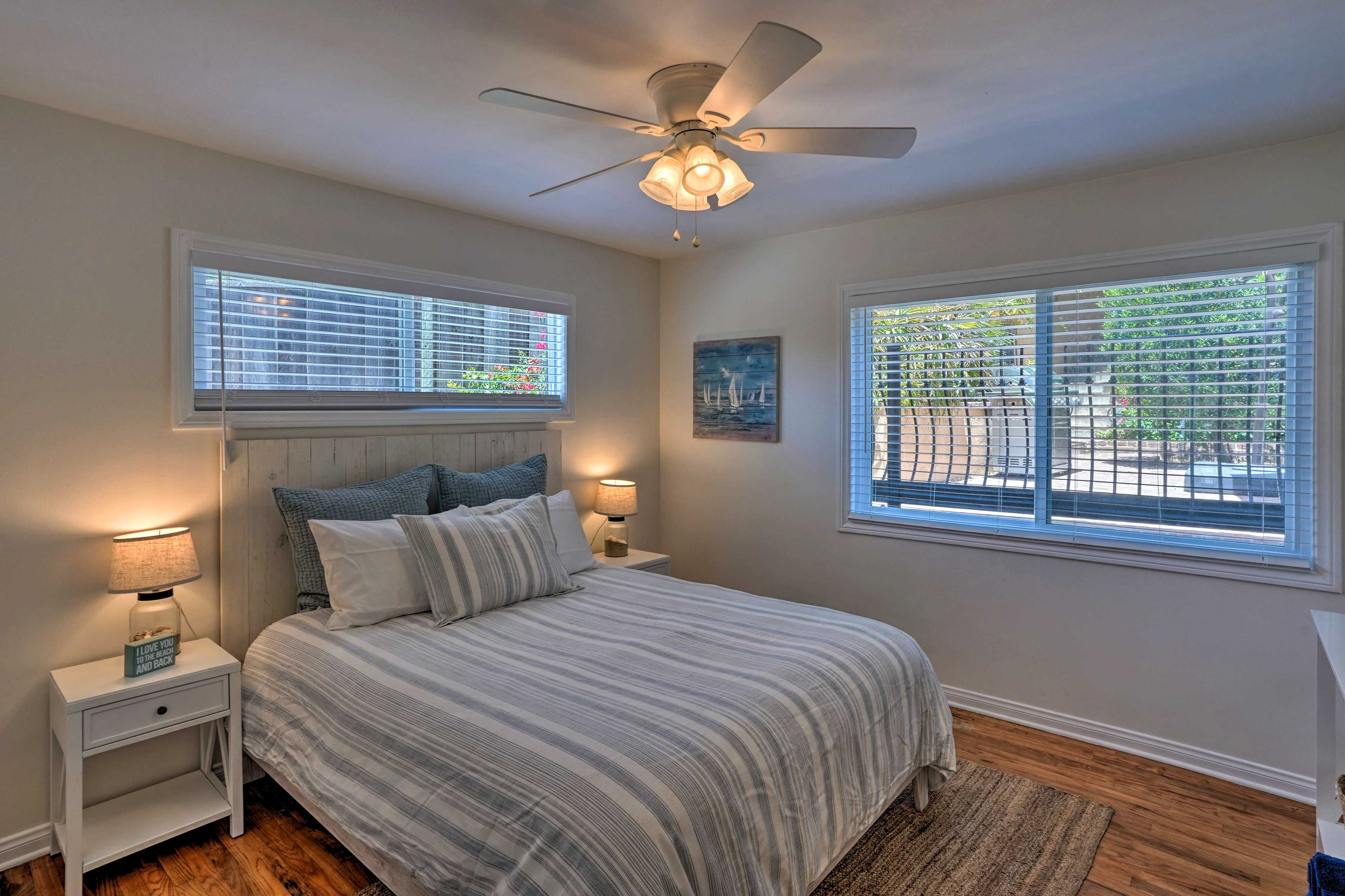 Bedroom | Queen Bed