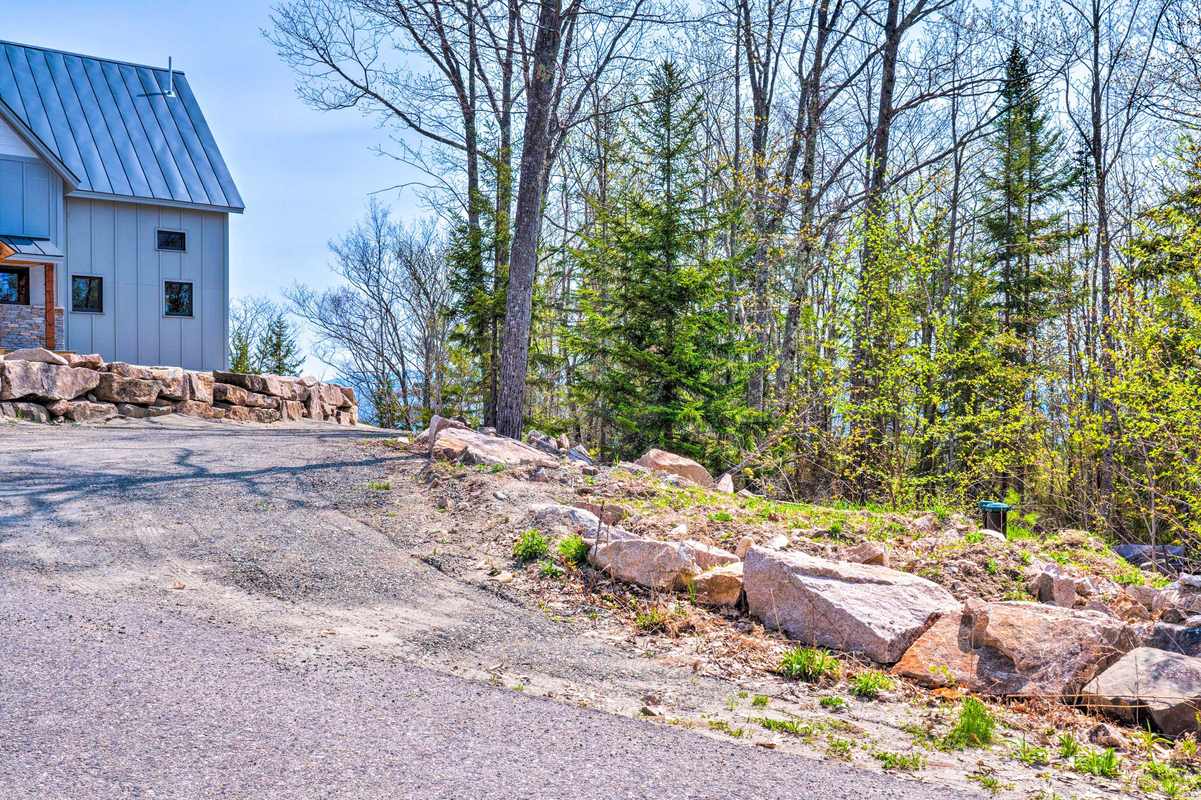 Property Exterior | Driveway