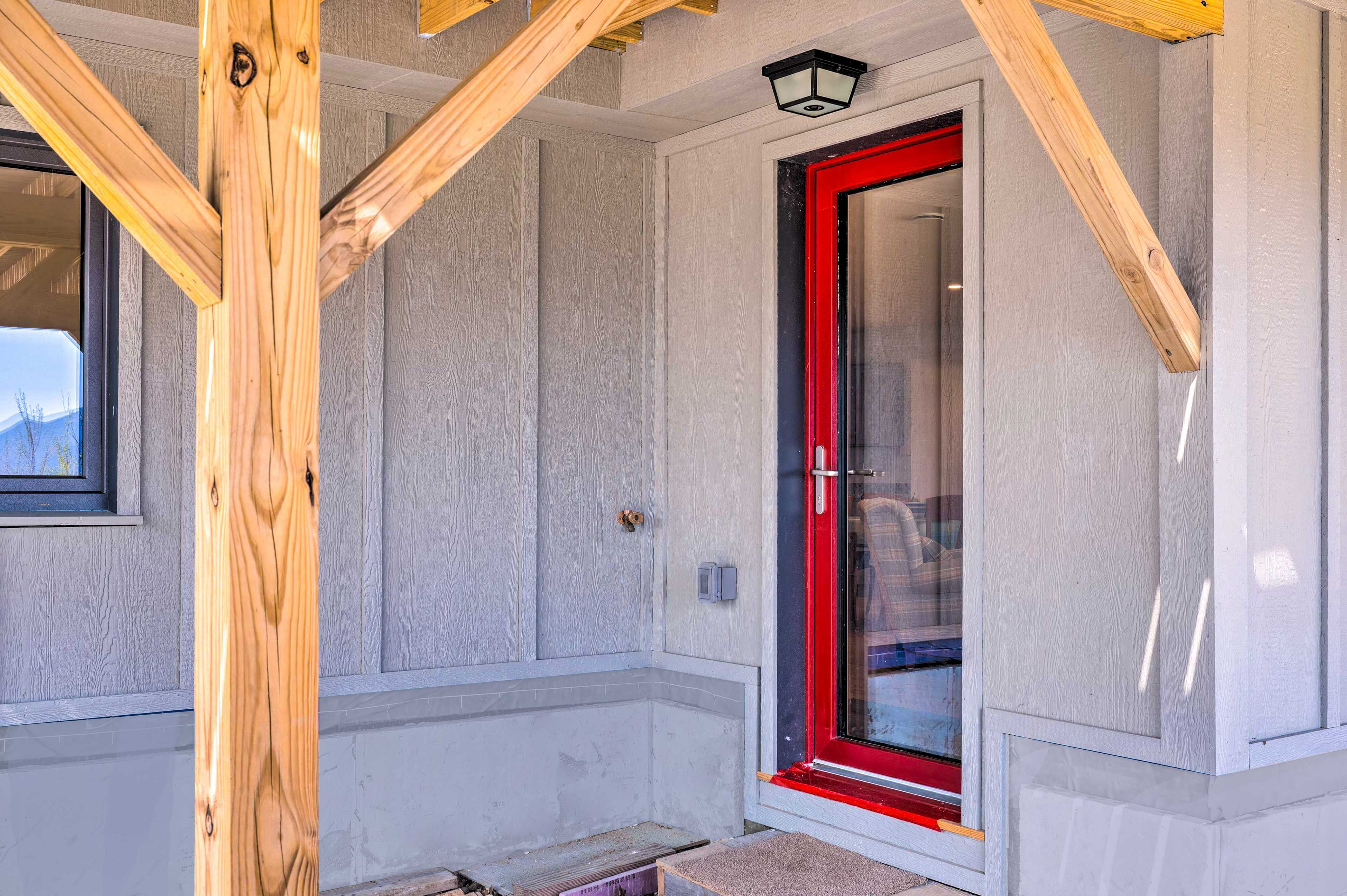Apartment Entrance | Steps to Enter | European Doors
