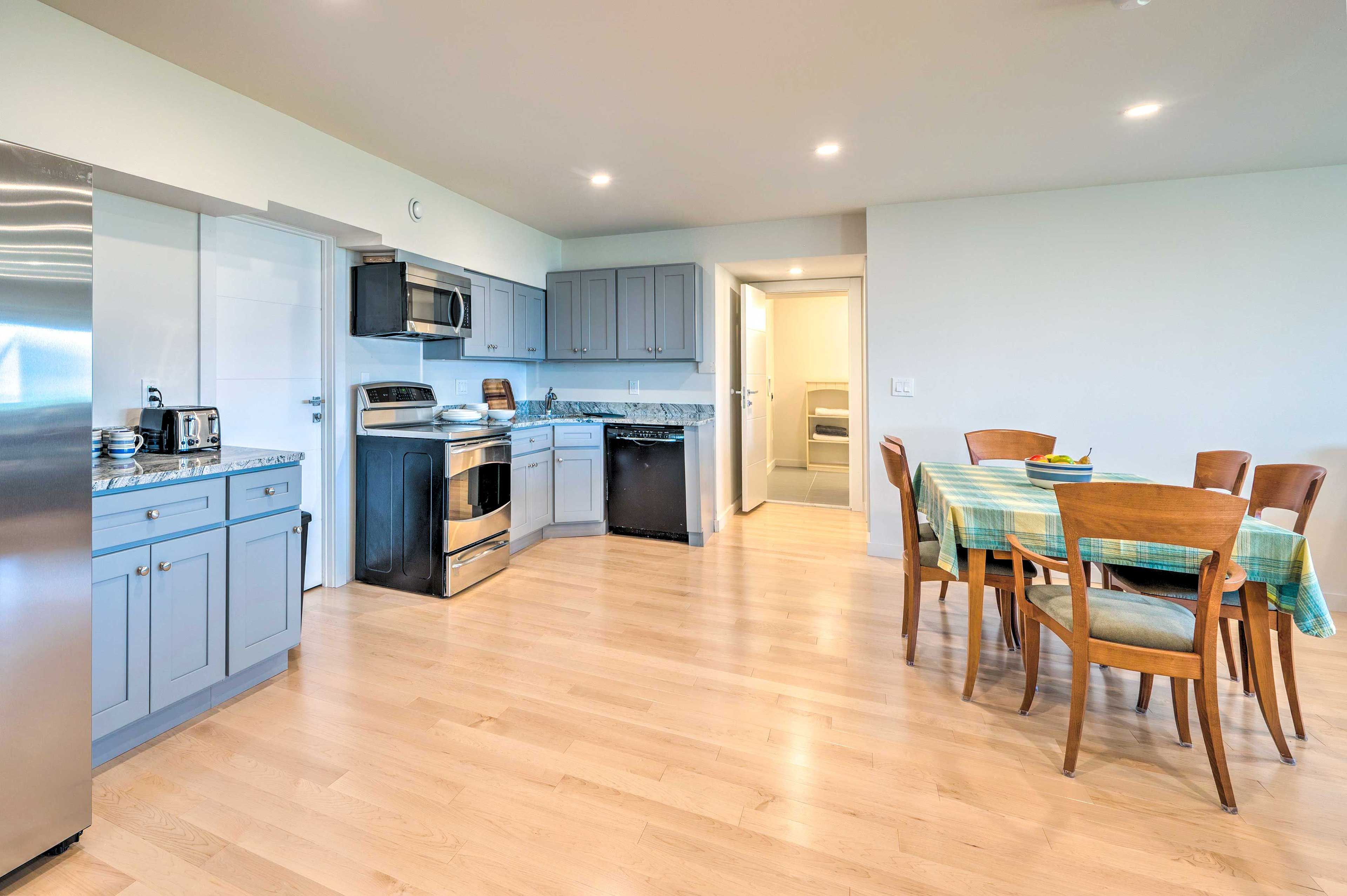 Kitchen | Dining Area | Toaster