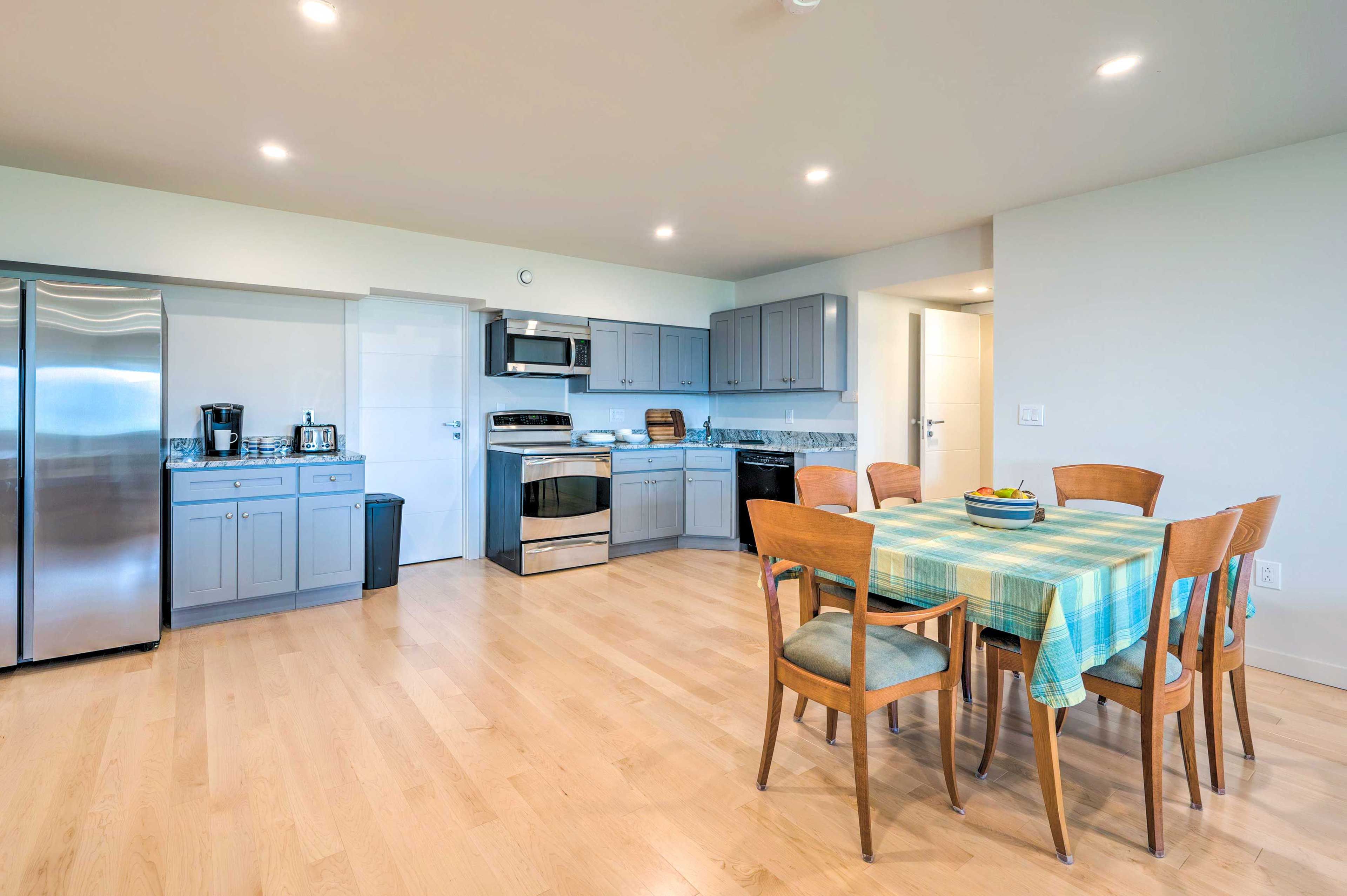 Kitchen | Dining Area | Crockpot