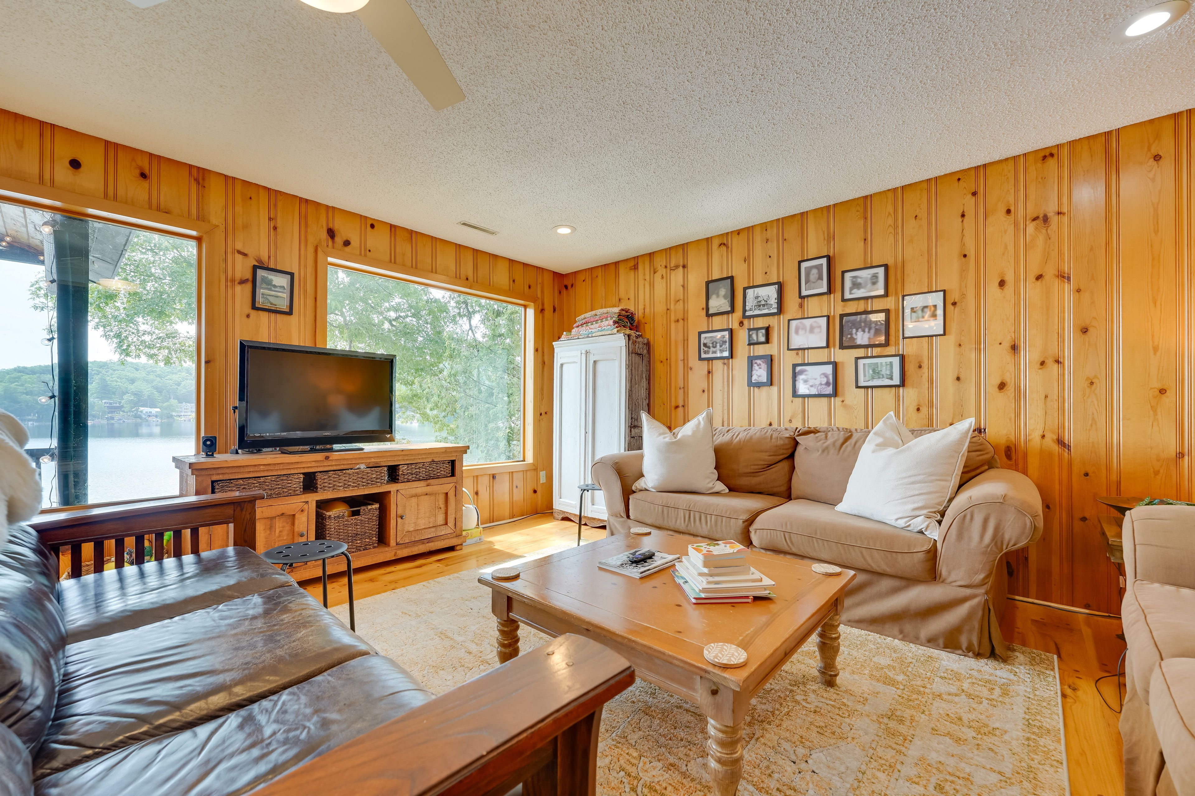 Living Room | Smart TV | Central A/C