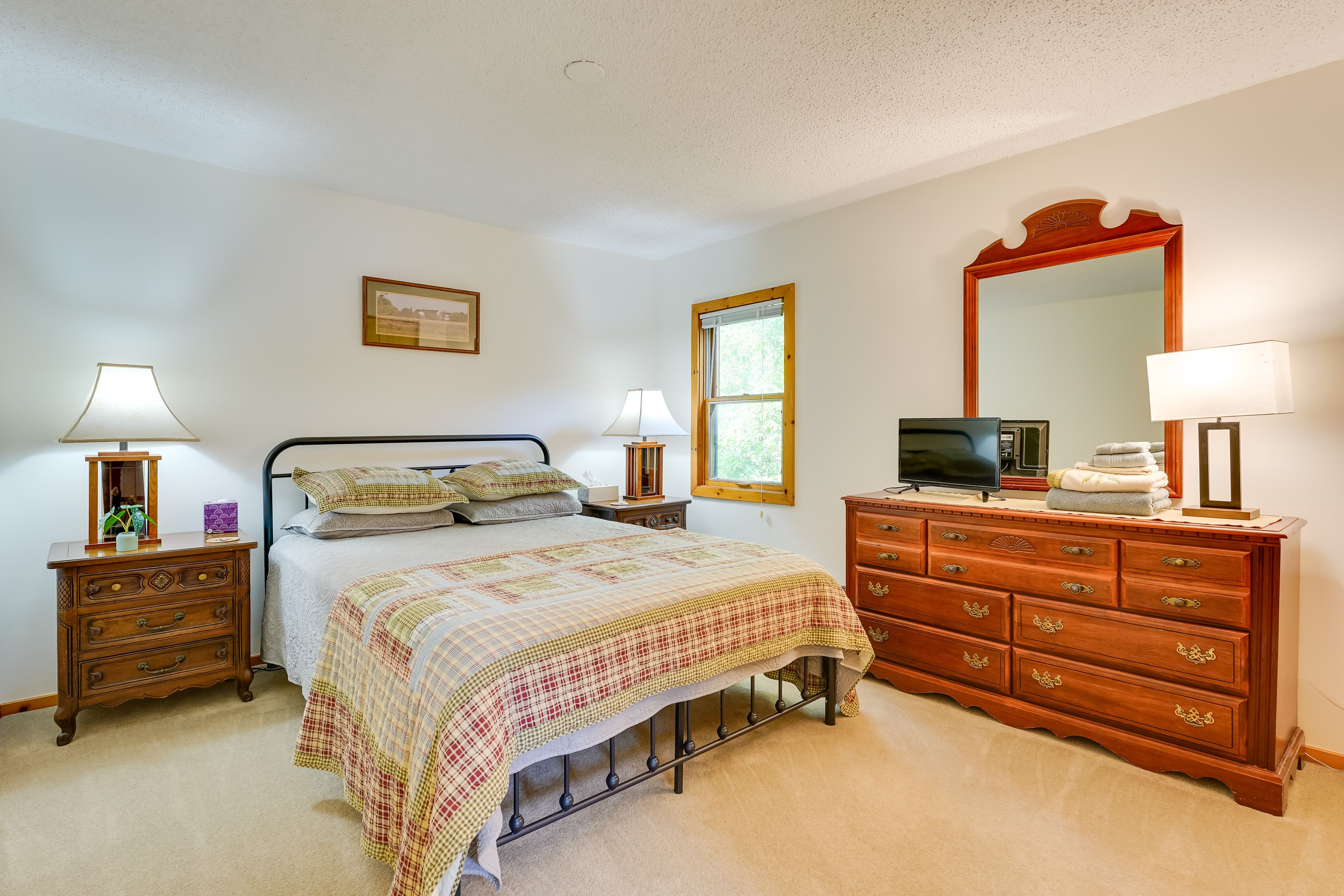 Bedroom 4 | Queen Bed