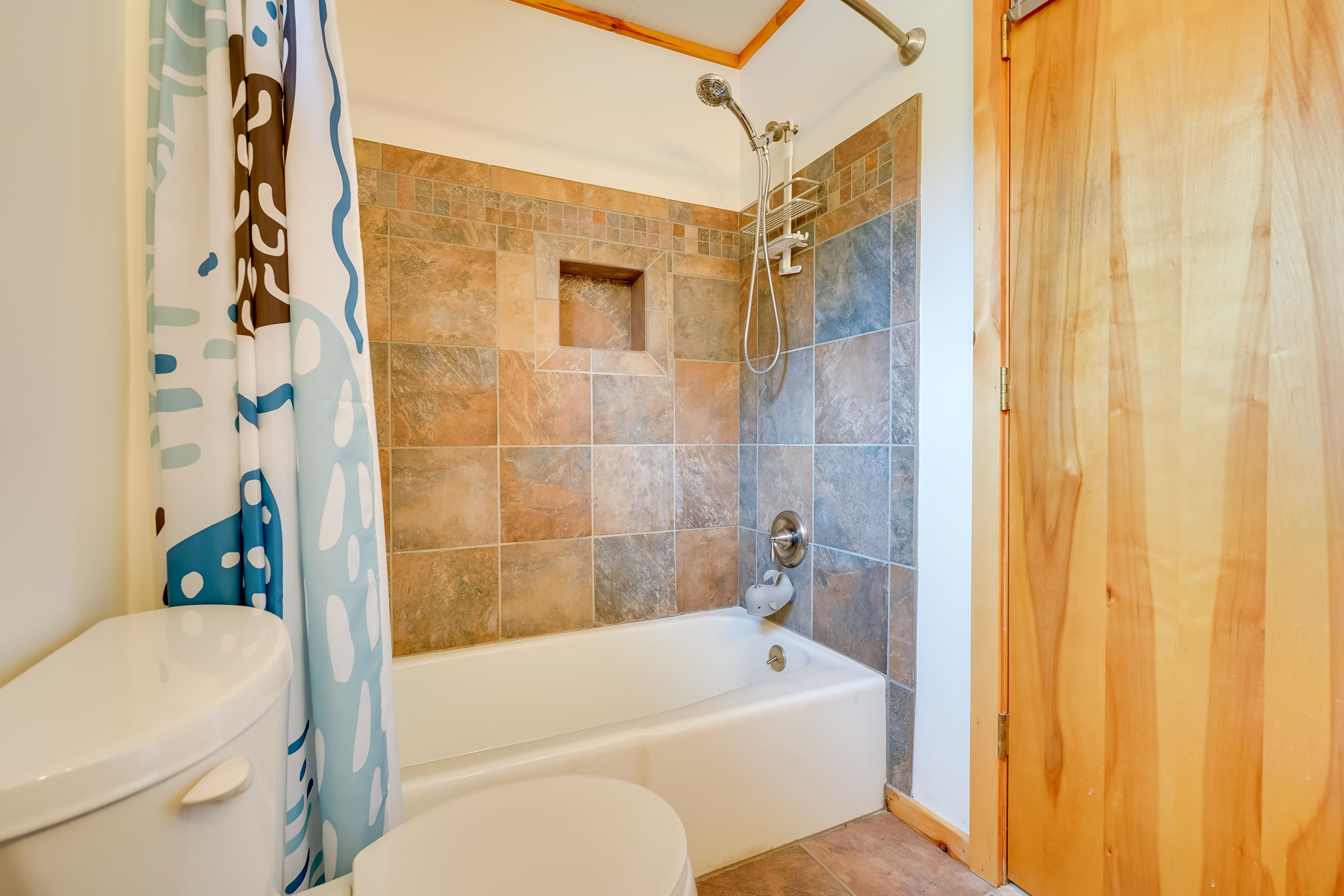 Full Bathroom | Shower/Tub Combo | Hair Dryer
