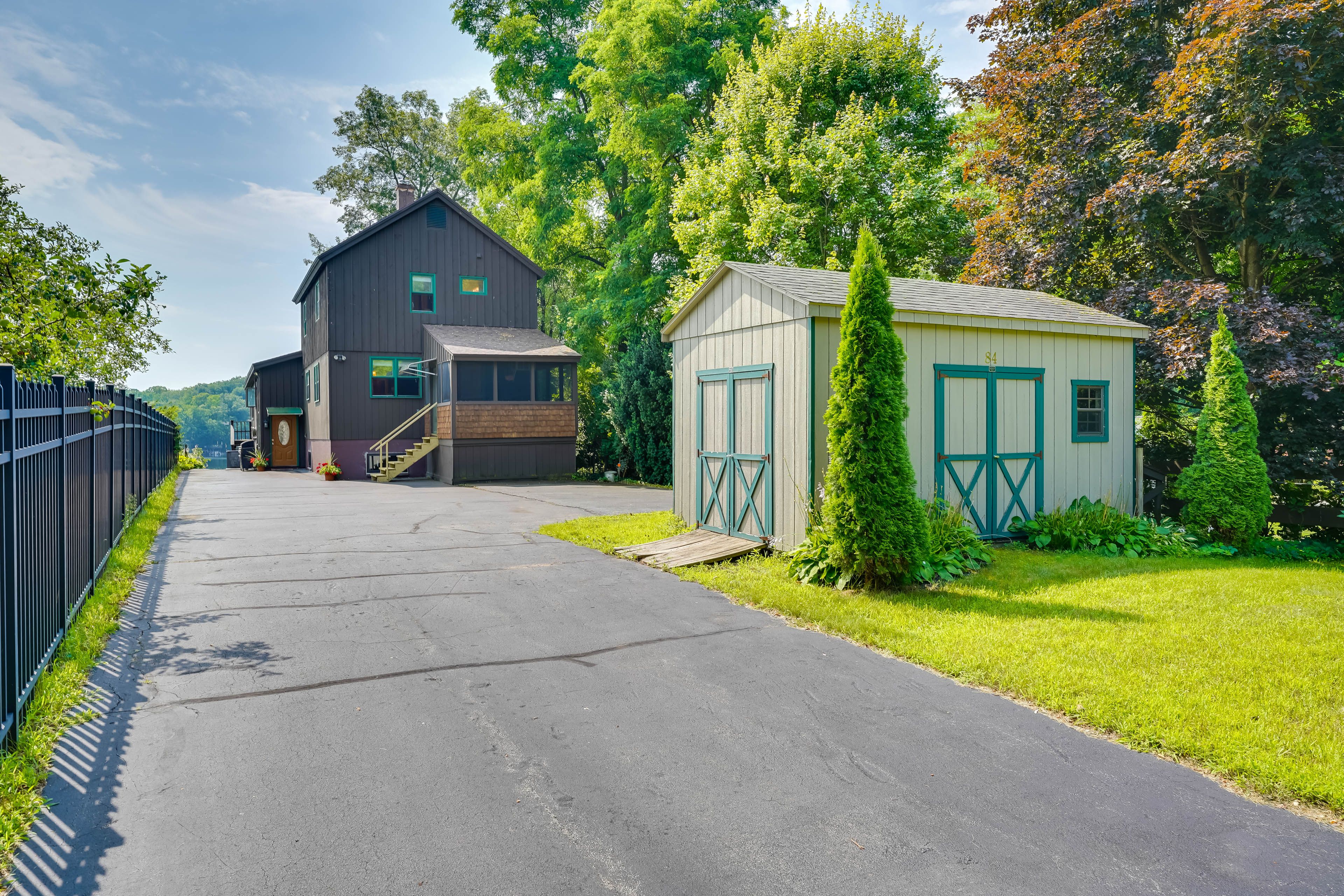 Parking | Shared Driveway (2 Vehicles)