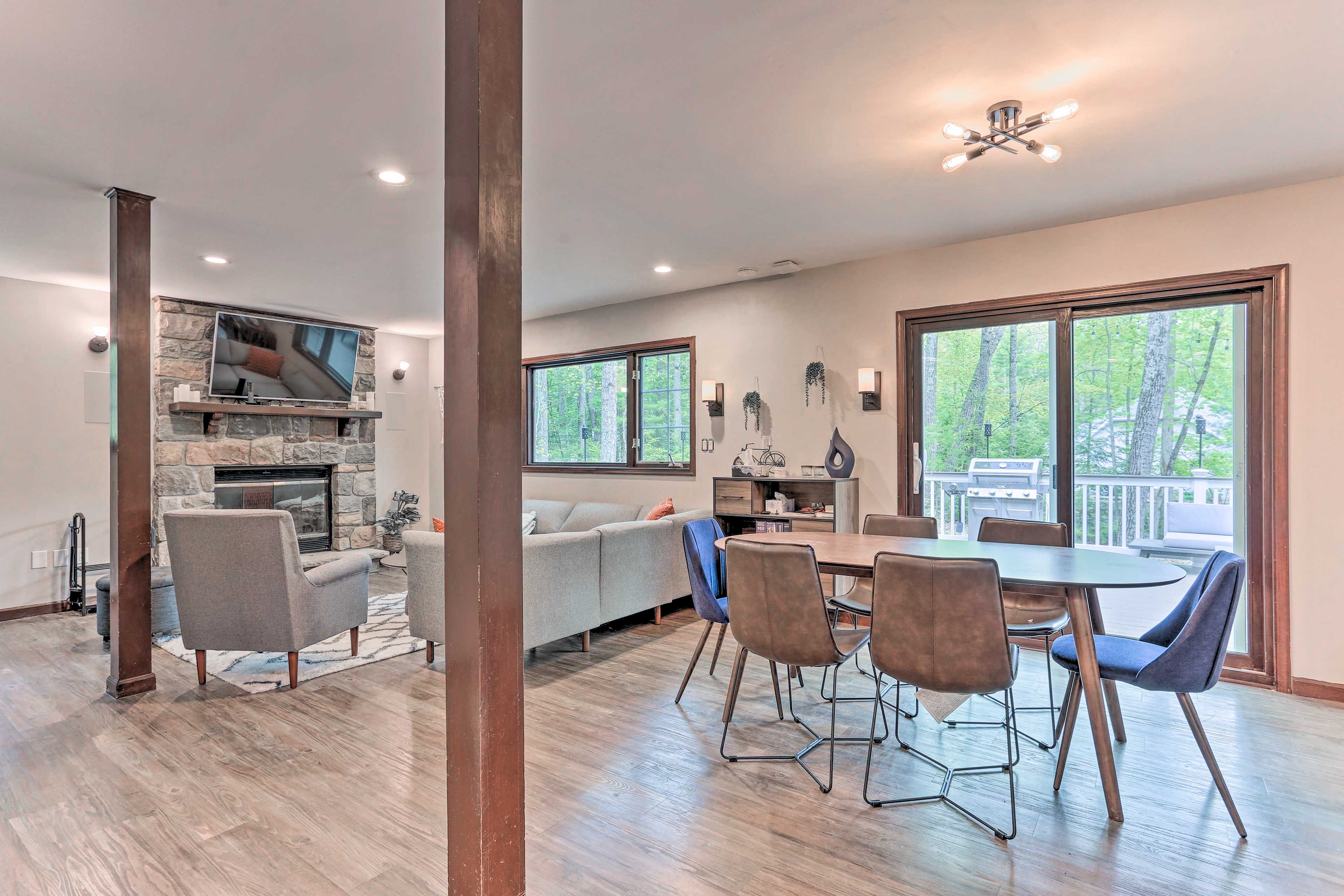 Dining Area | Dishware Provided | Free WiFi (200 Mbps)