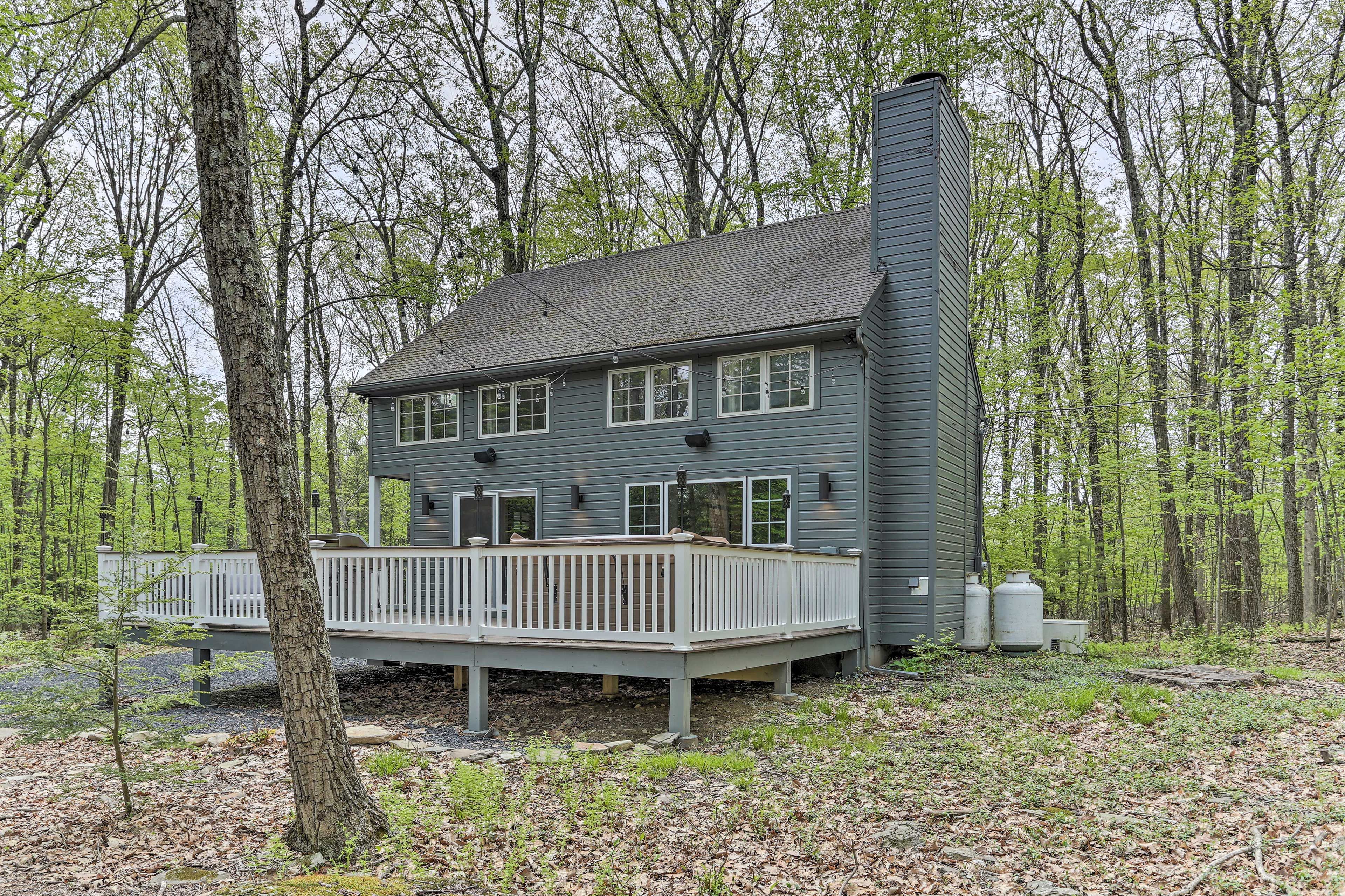 House Exterior | Open Yard | Fire Pit