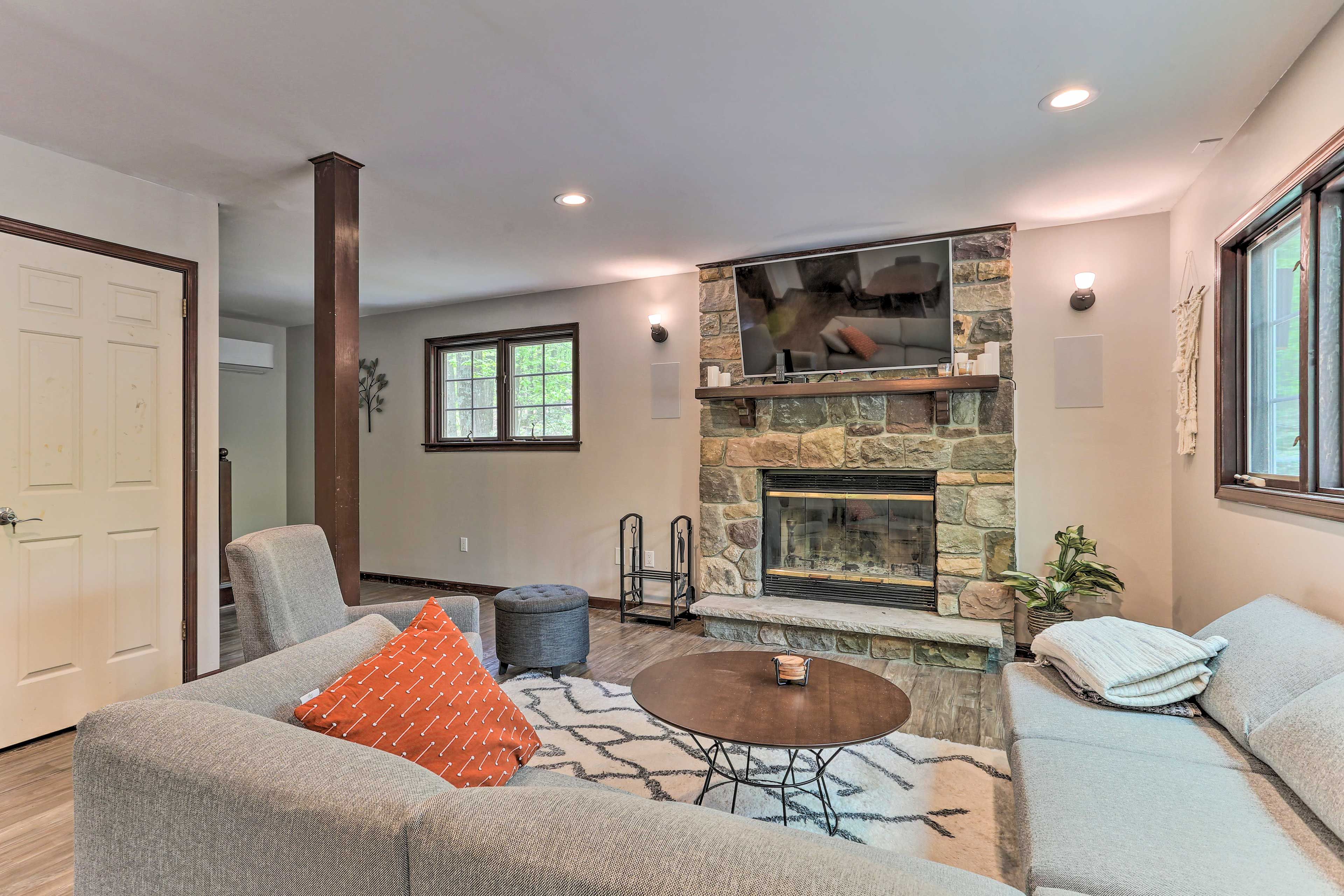 Living Room | Main Level | Smart TV | Wood-Burning Fireplace