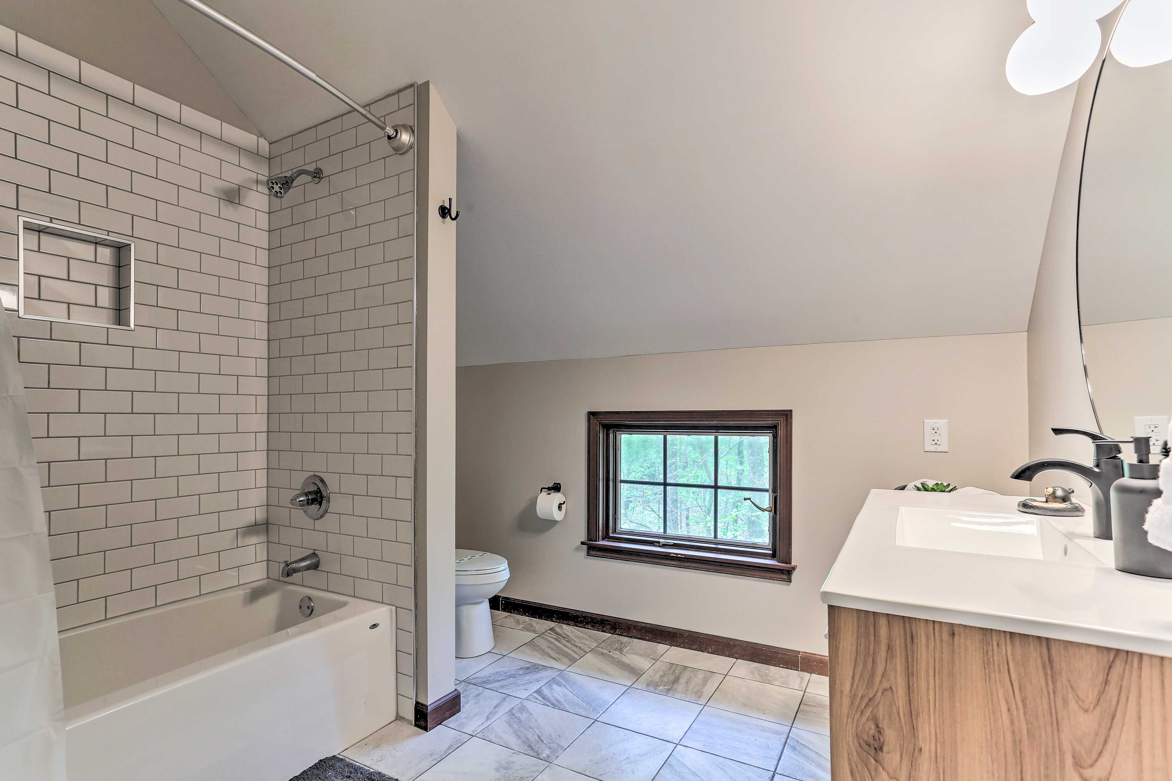 Full Bathroom | Hair Dryer
