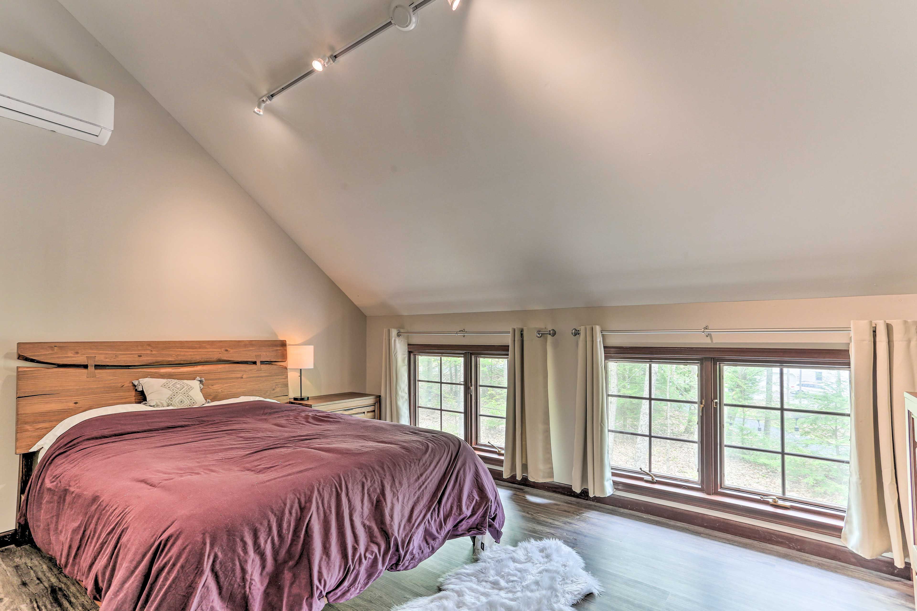 Bedroom 2 | Upper Level | Queen Bed