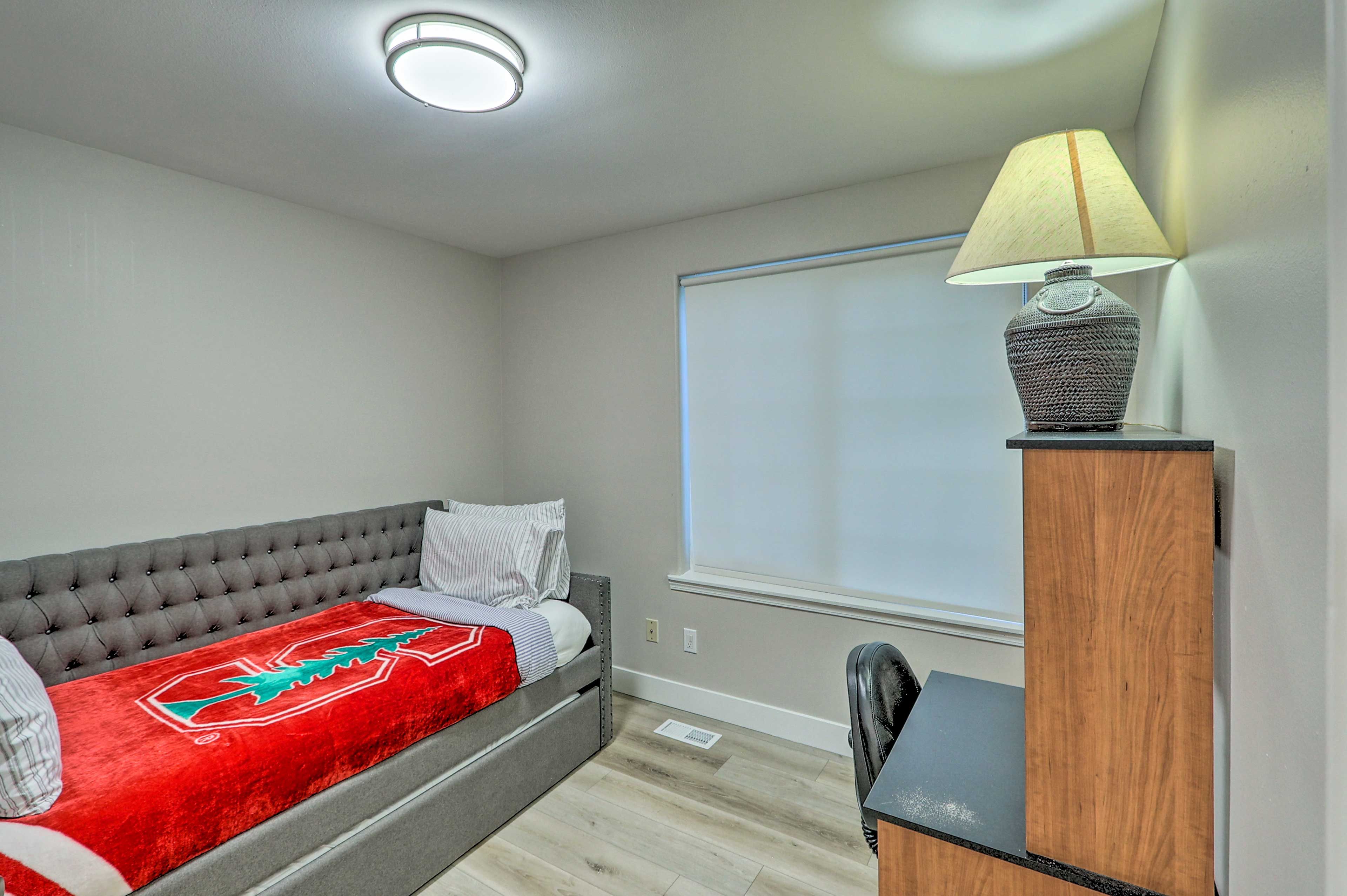 Bedroom 6 | 1st Floor | Twin Daybed w/ Twin Trundle