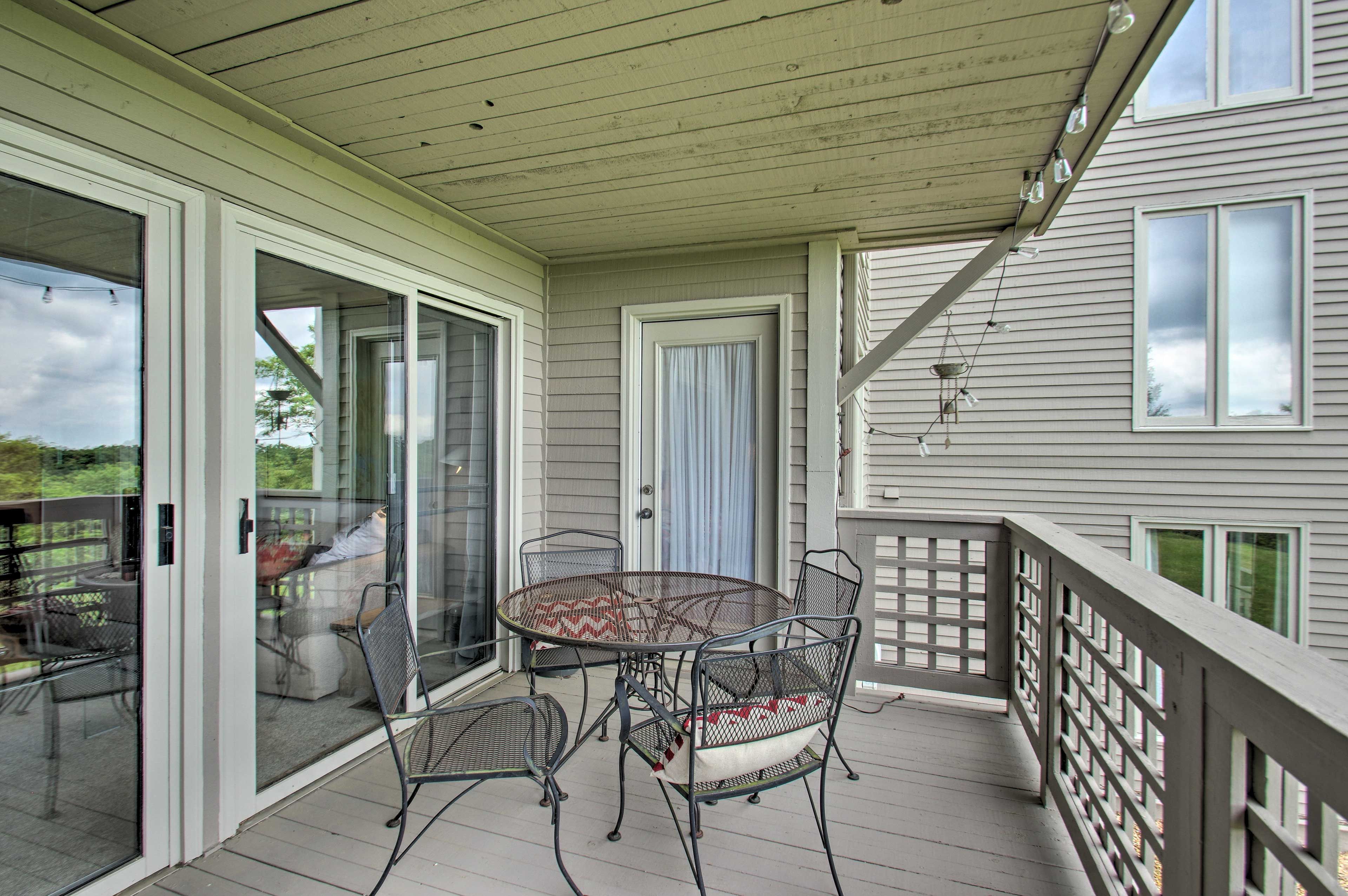 Deck | Outdoor Dining Area