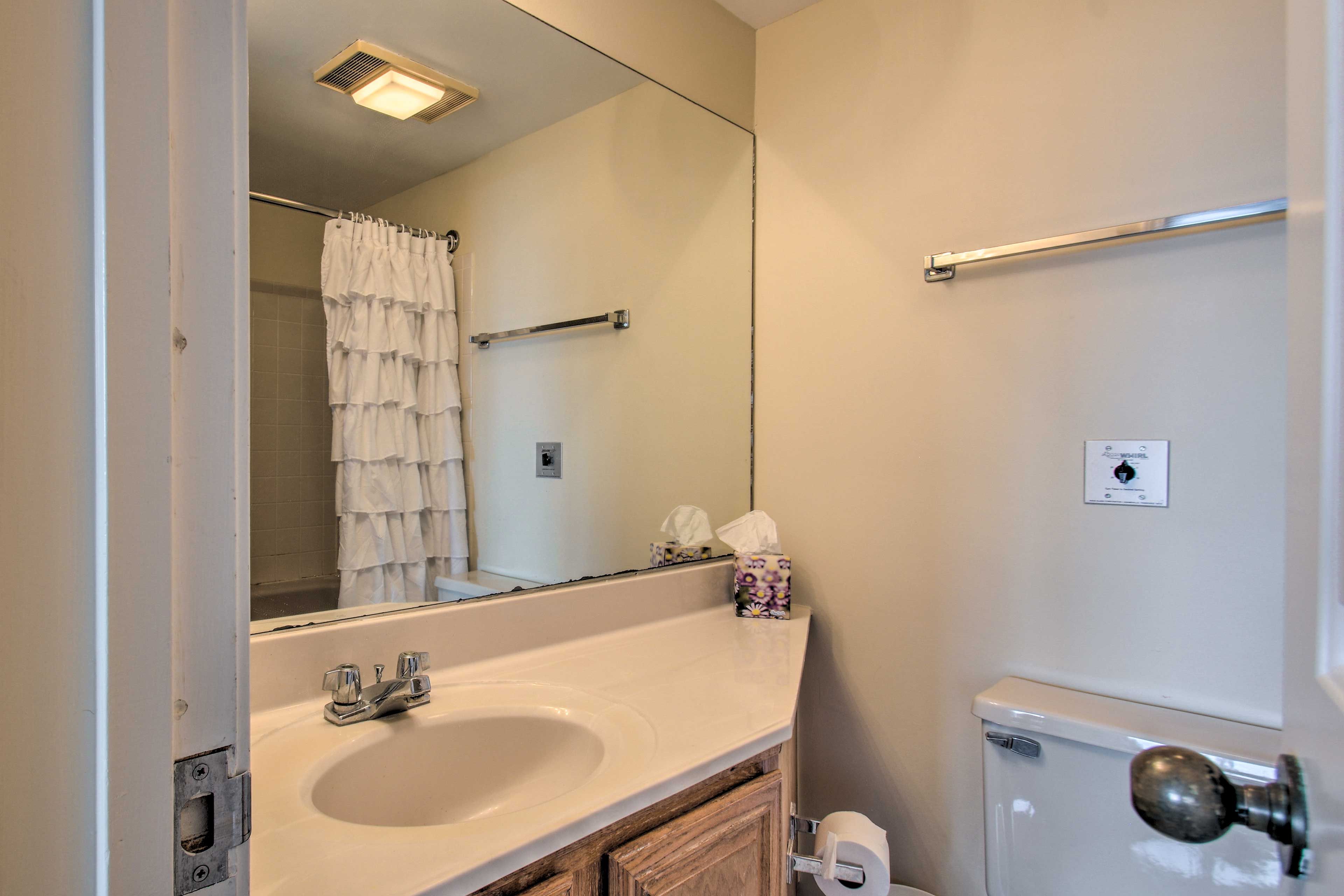 Full Bathroom | Access via Bedroom | Towels Provided | Hair Dryer