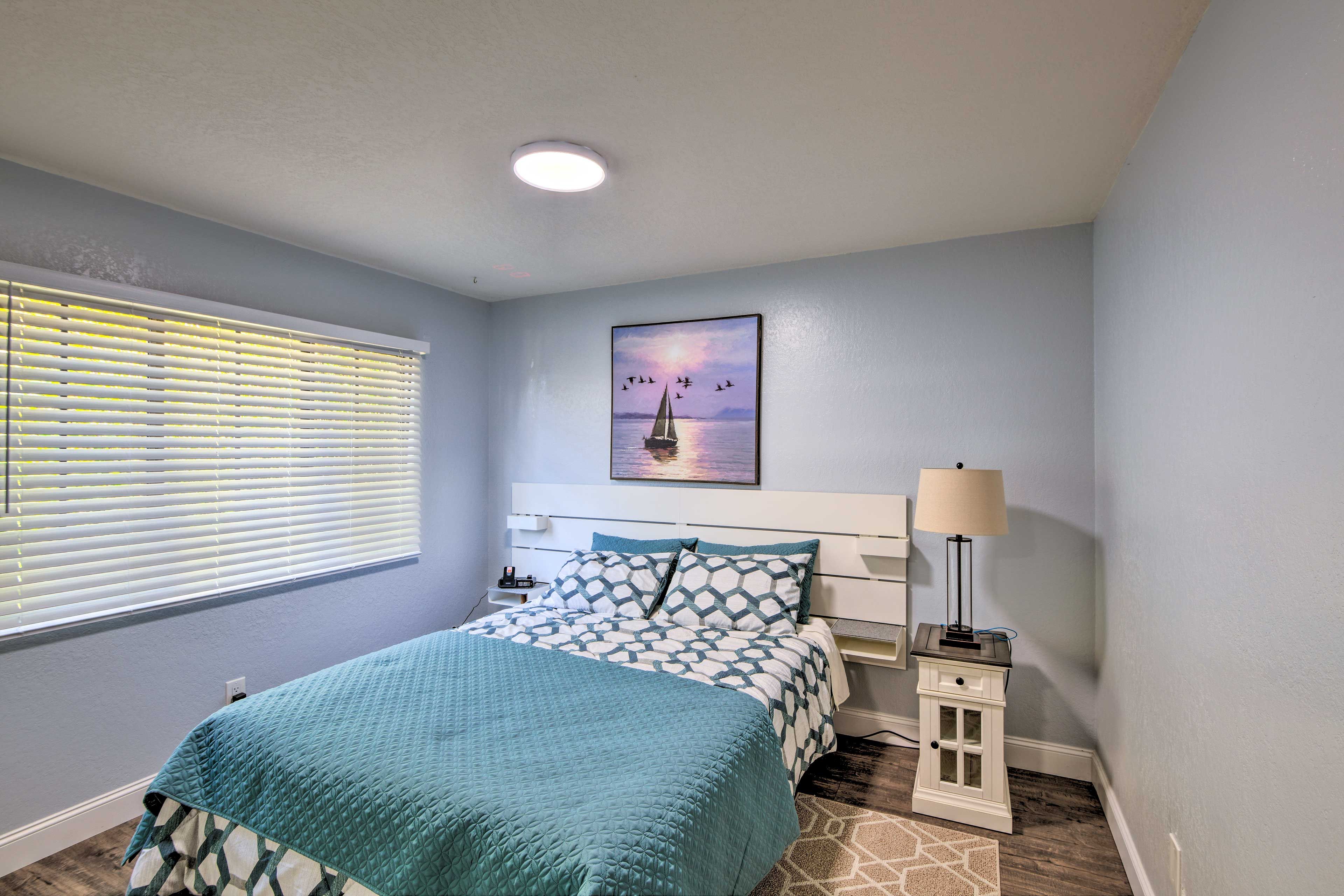 Bedroom 1 | Queen Bed