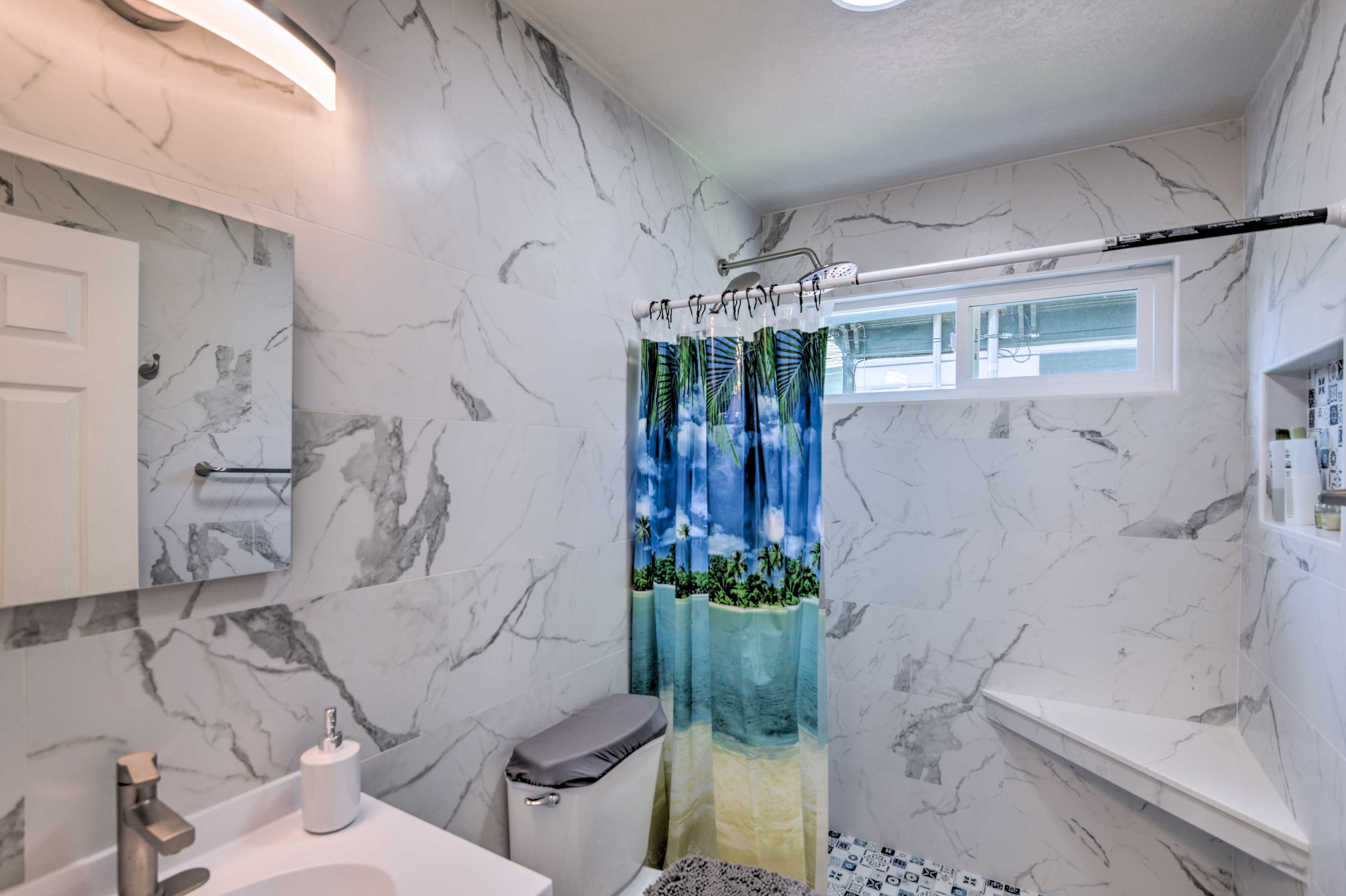 Full Bathroom | Complimentary Toiletries | Hair Dryer