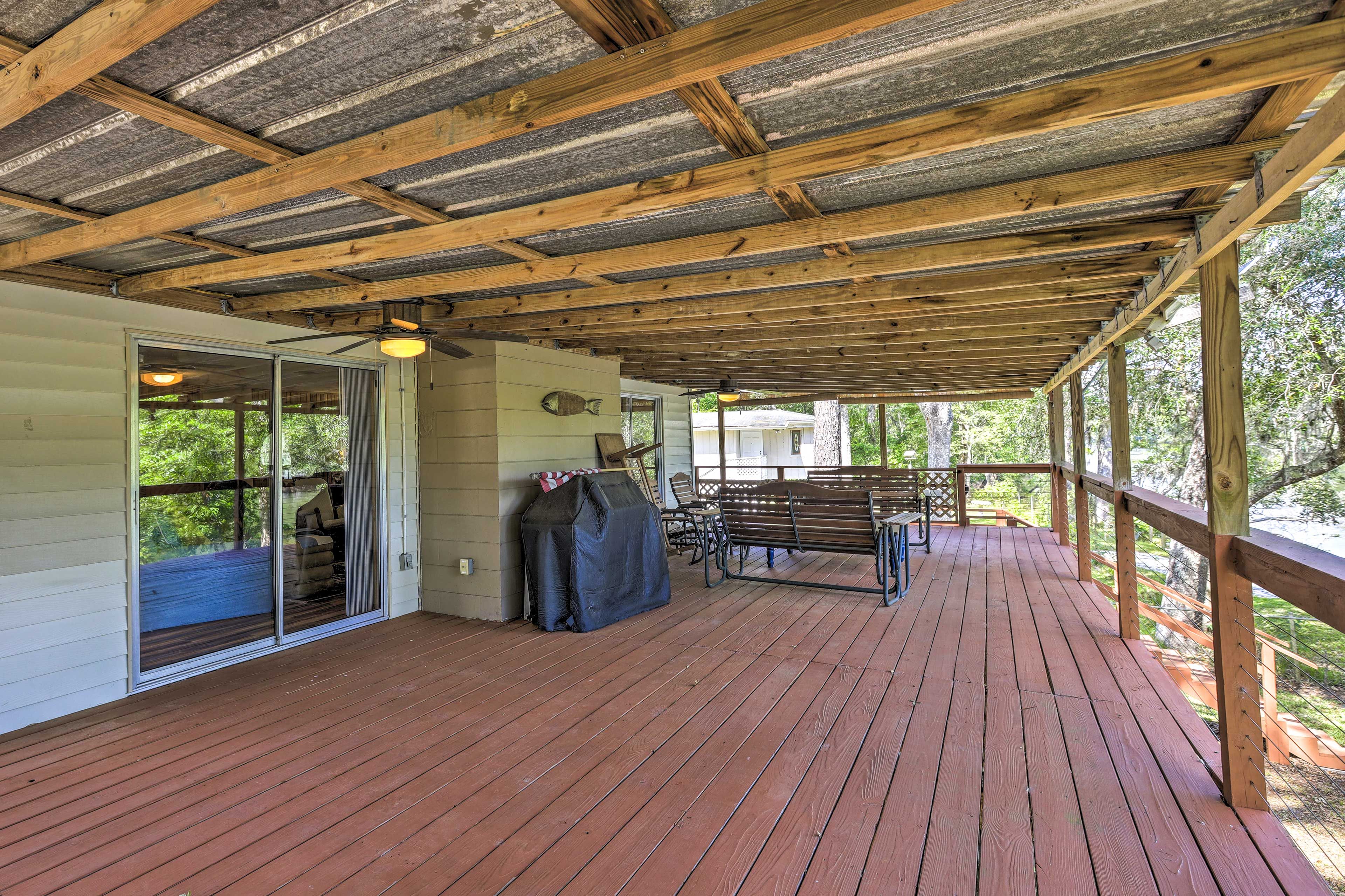 Wraparound Deck | Gas Grill