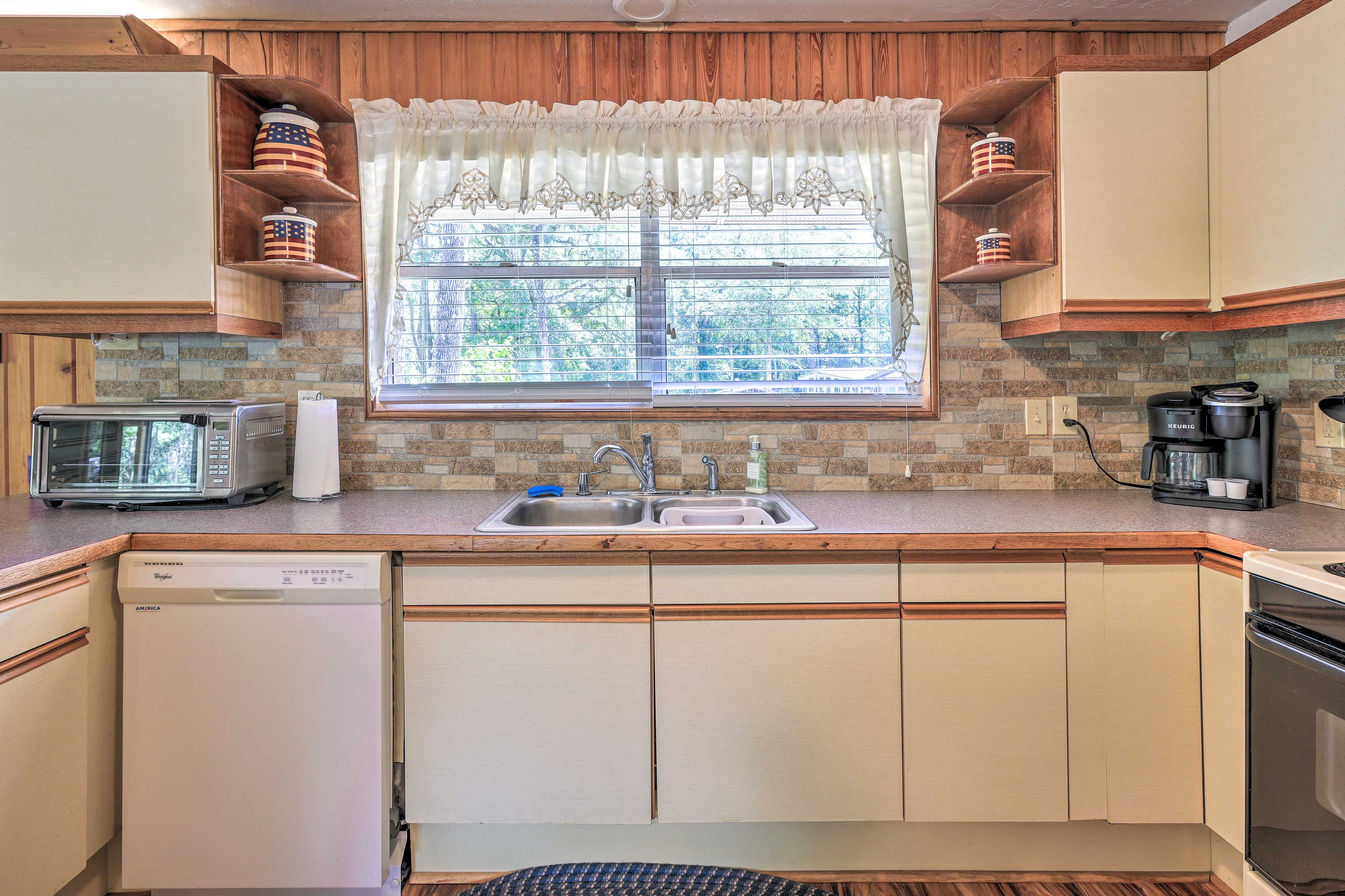 Kitchen | Dishware/Flatware