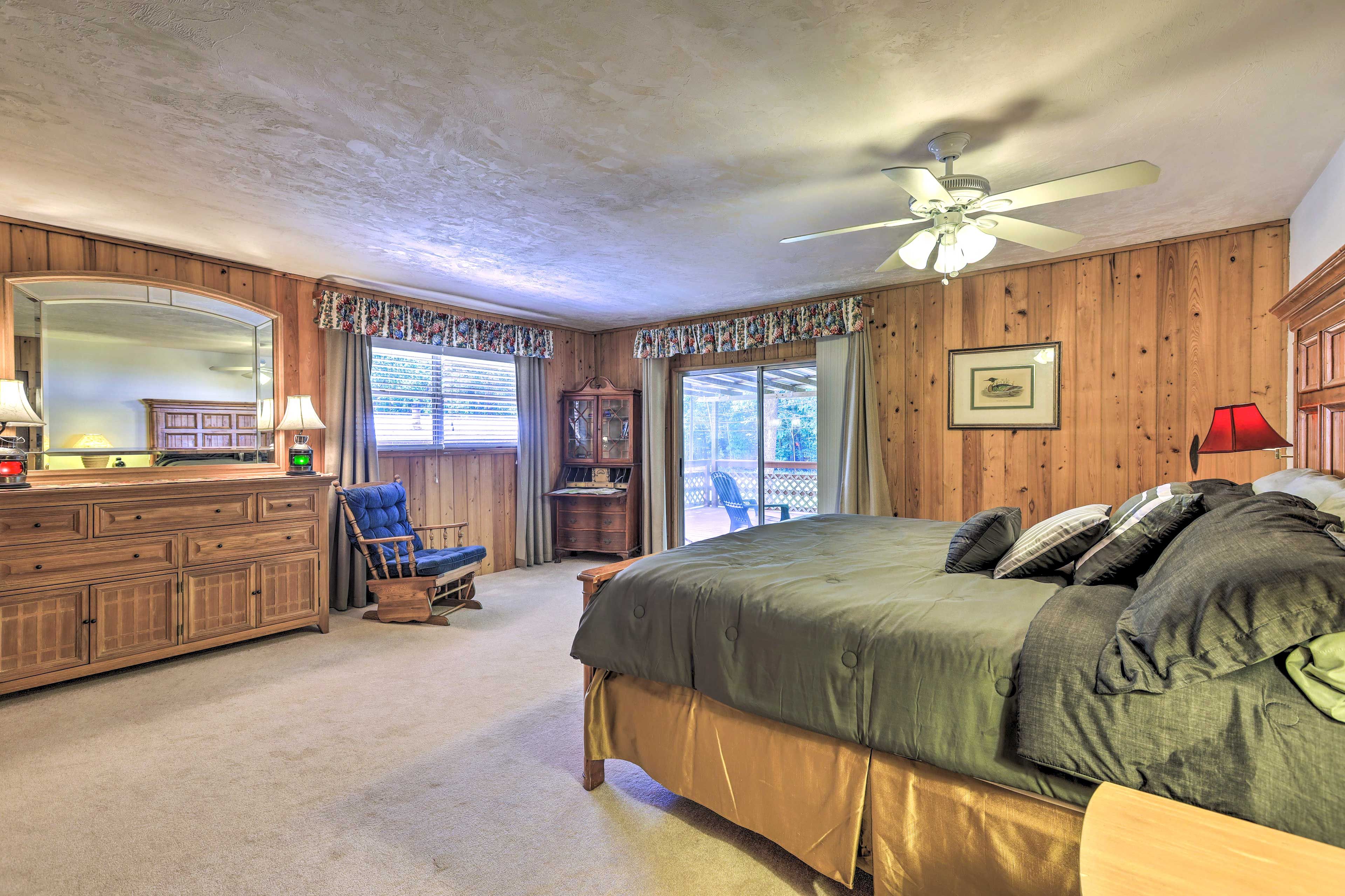 Bedroom 1 | King Bed