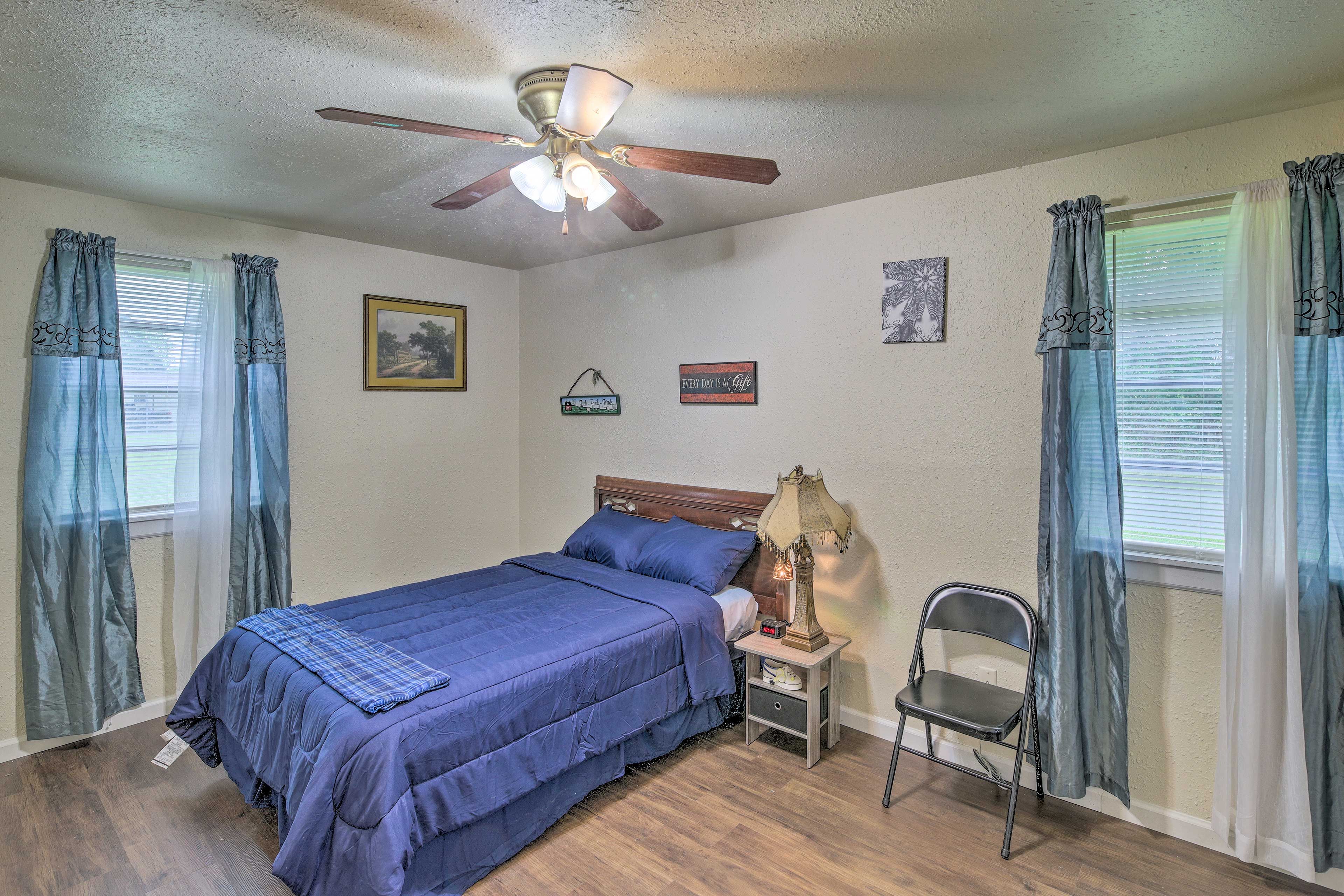 Bedroom 2 | Full Bed | Smart TV