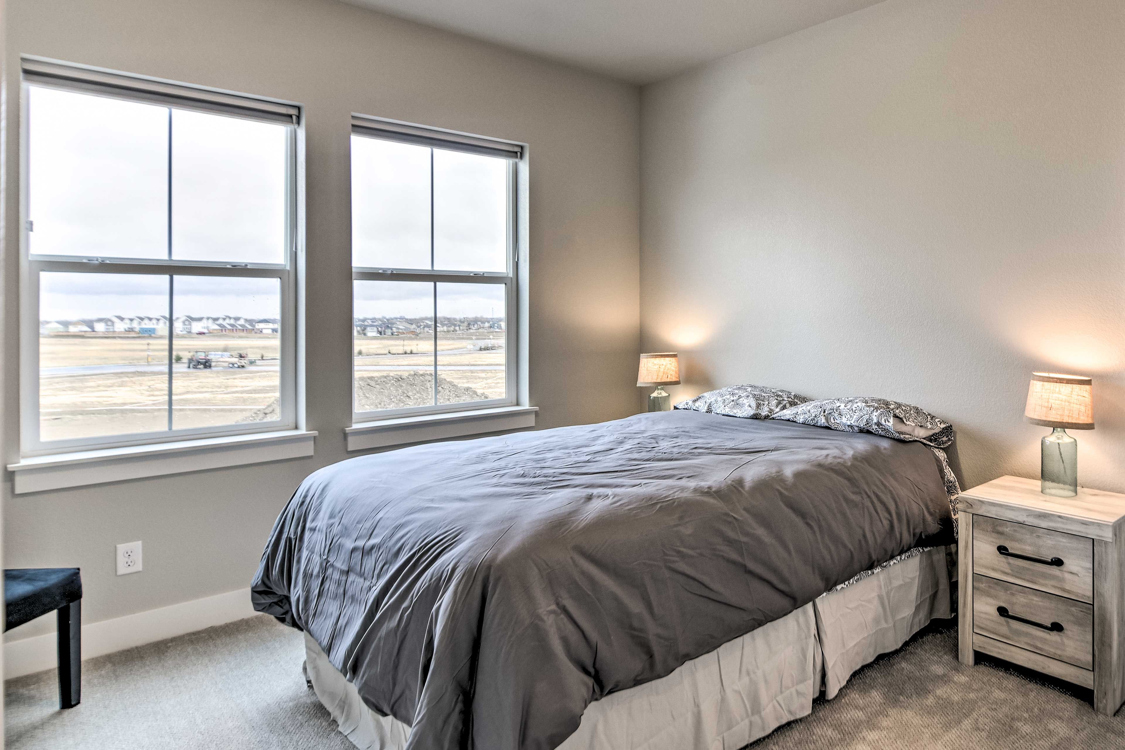 Bedroom 2 | Queen Bed