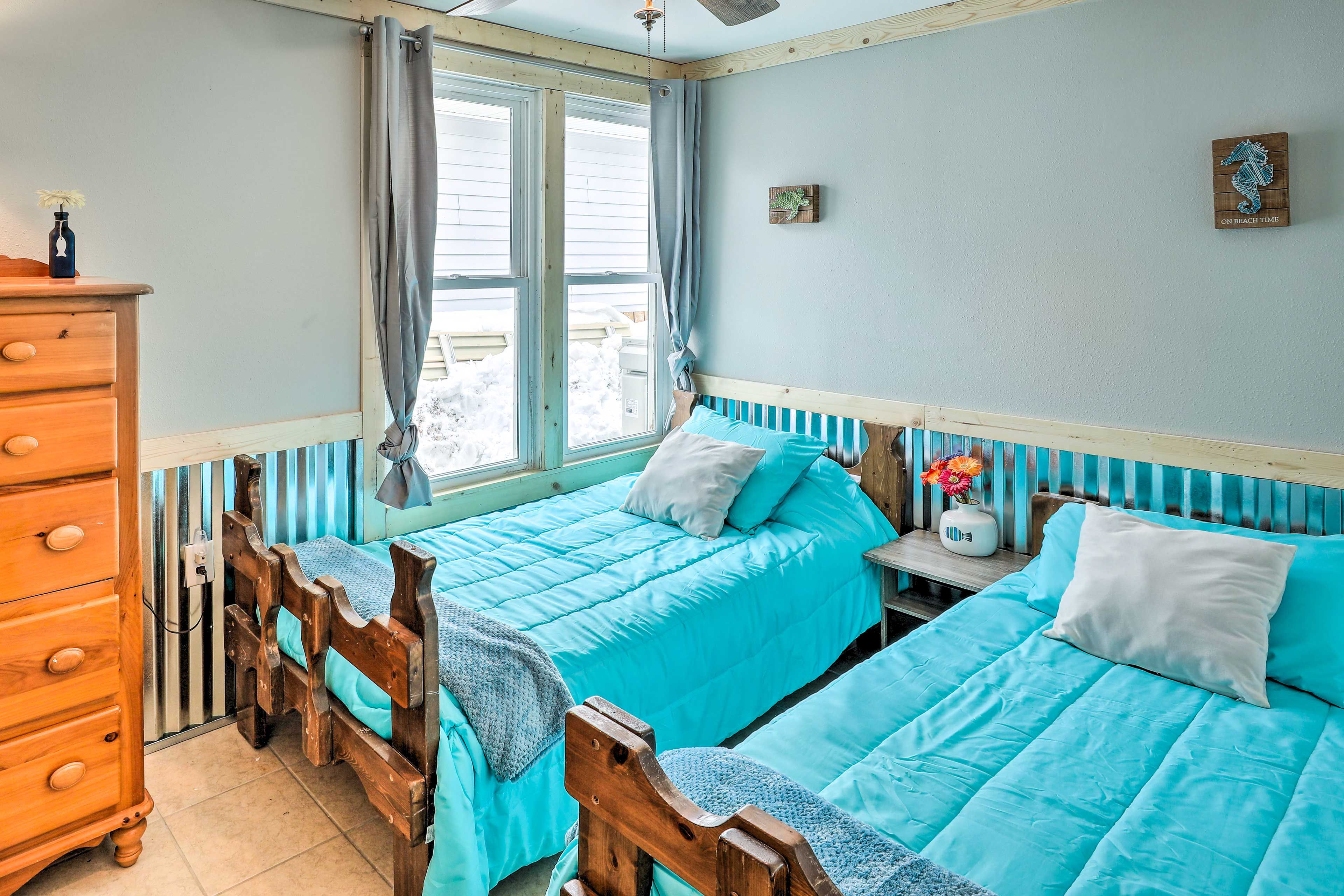 Bedroom 2 | 2 Twin Beds | Additional Sleeping | Pack ‘n Play