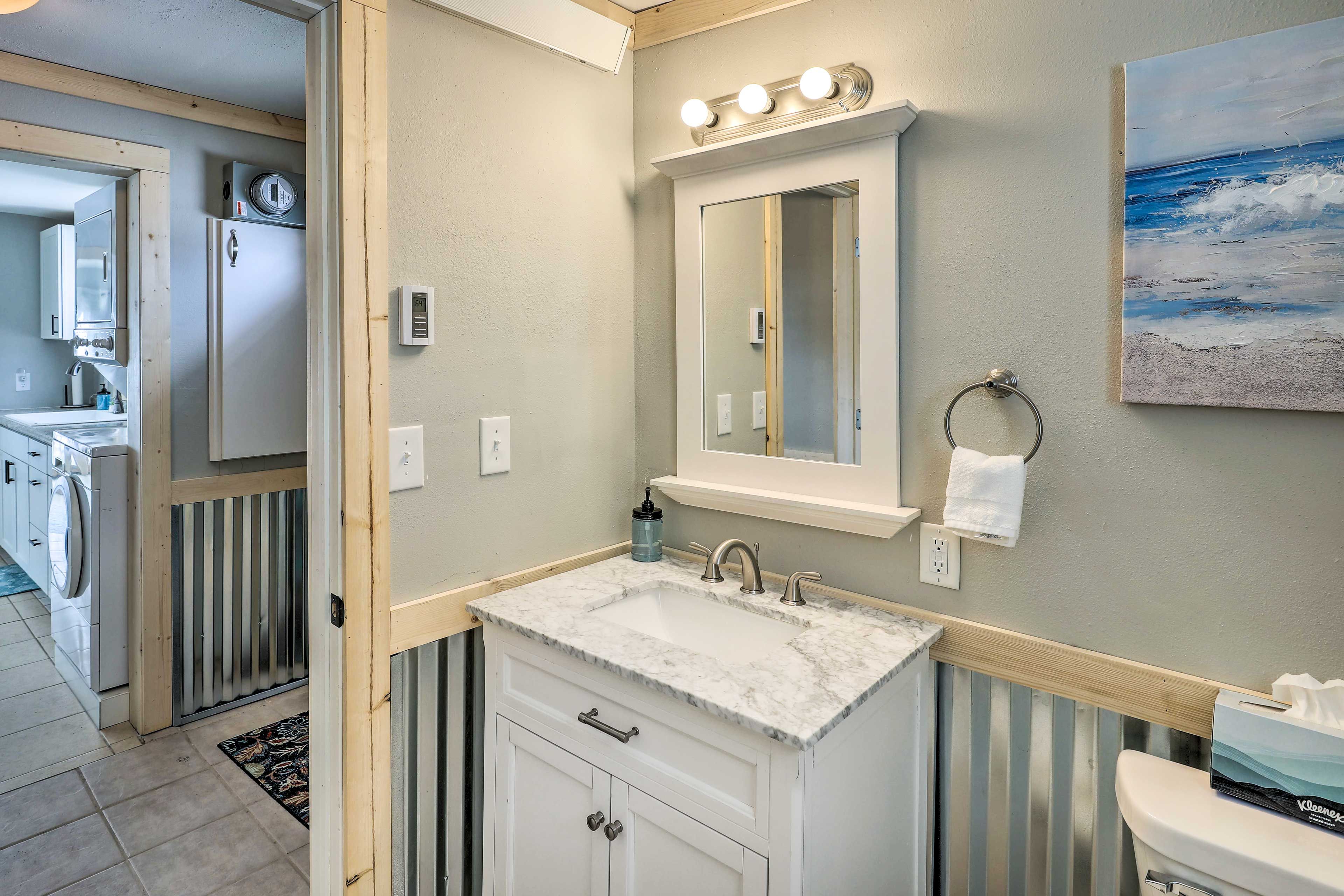 Full Bathroom | Complimentary Toiletries